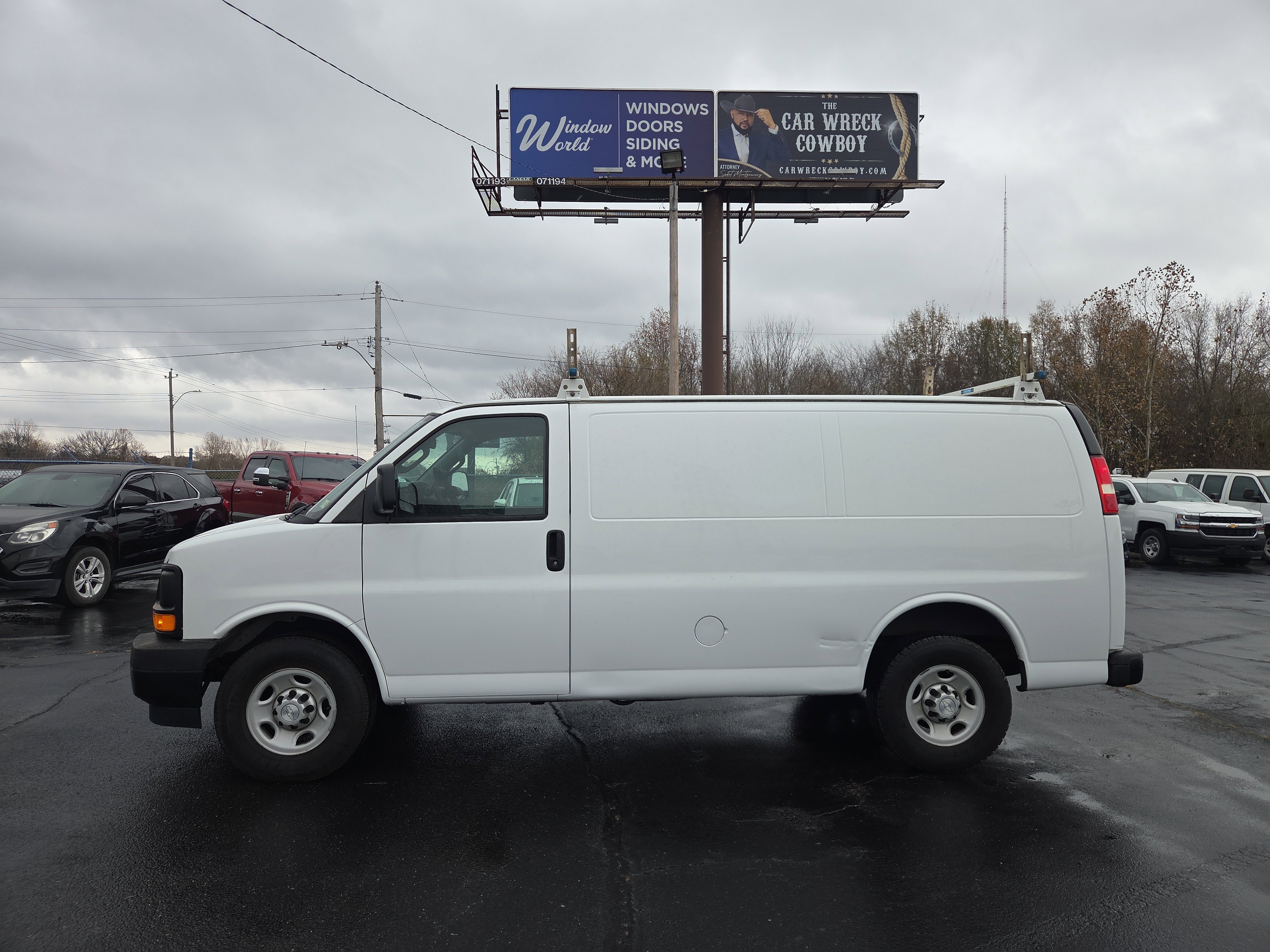 Used 2017 Chevrolet Express 2500 image 2
