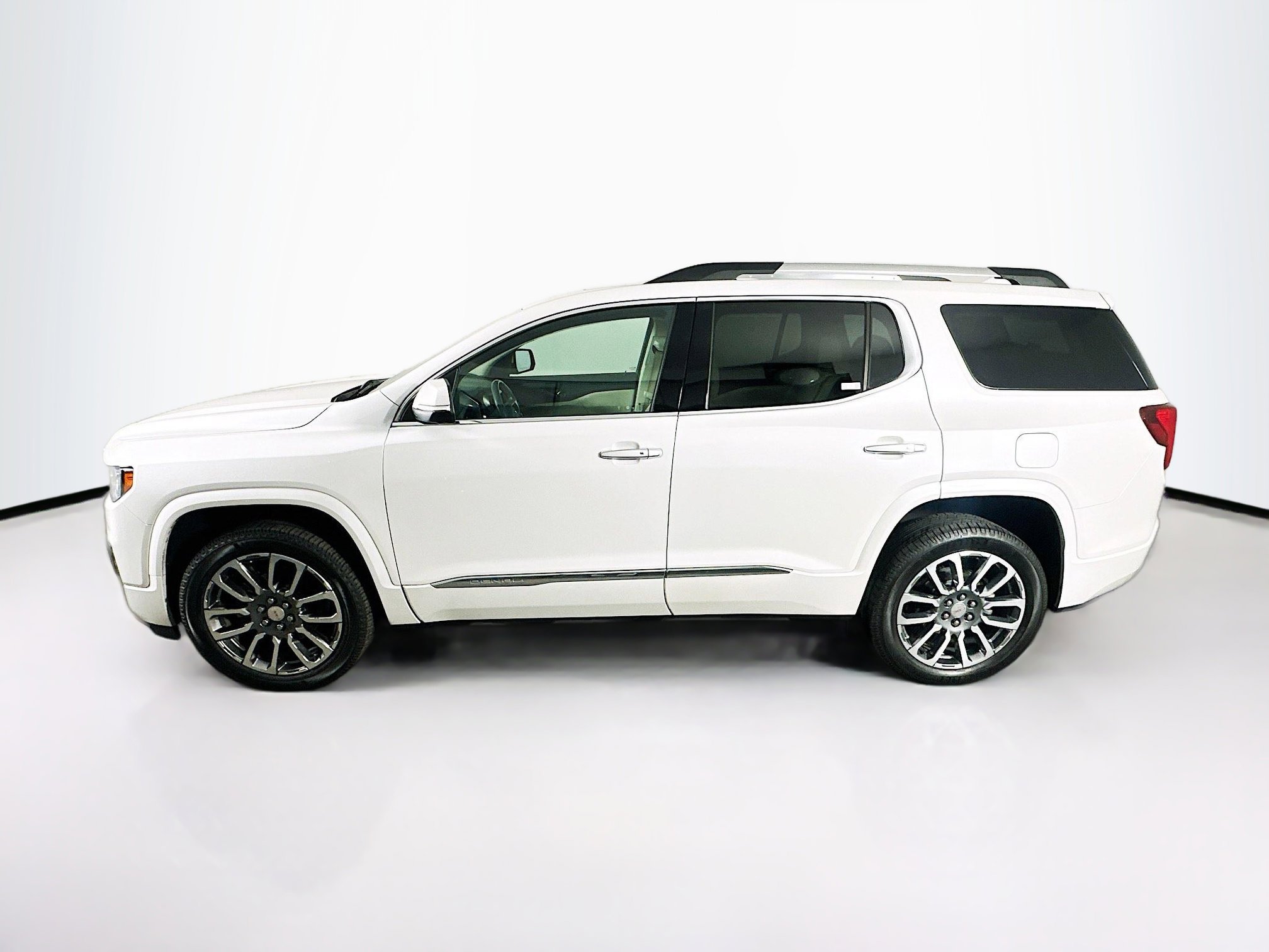 Used 2020 GMC Acadia Denali w/ Technology Package FWD image 4