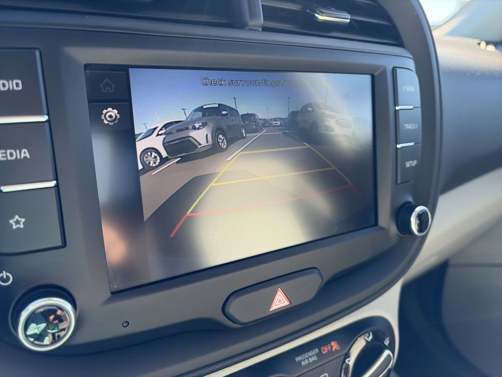 Certified 2025 Kia Soul LX w/ LX Technology Package FWD image 17