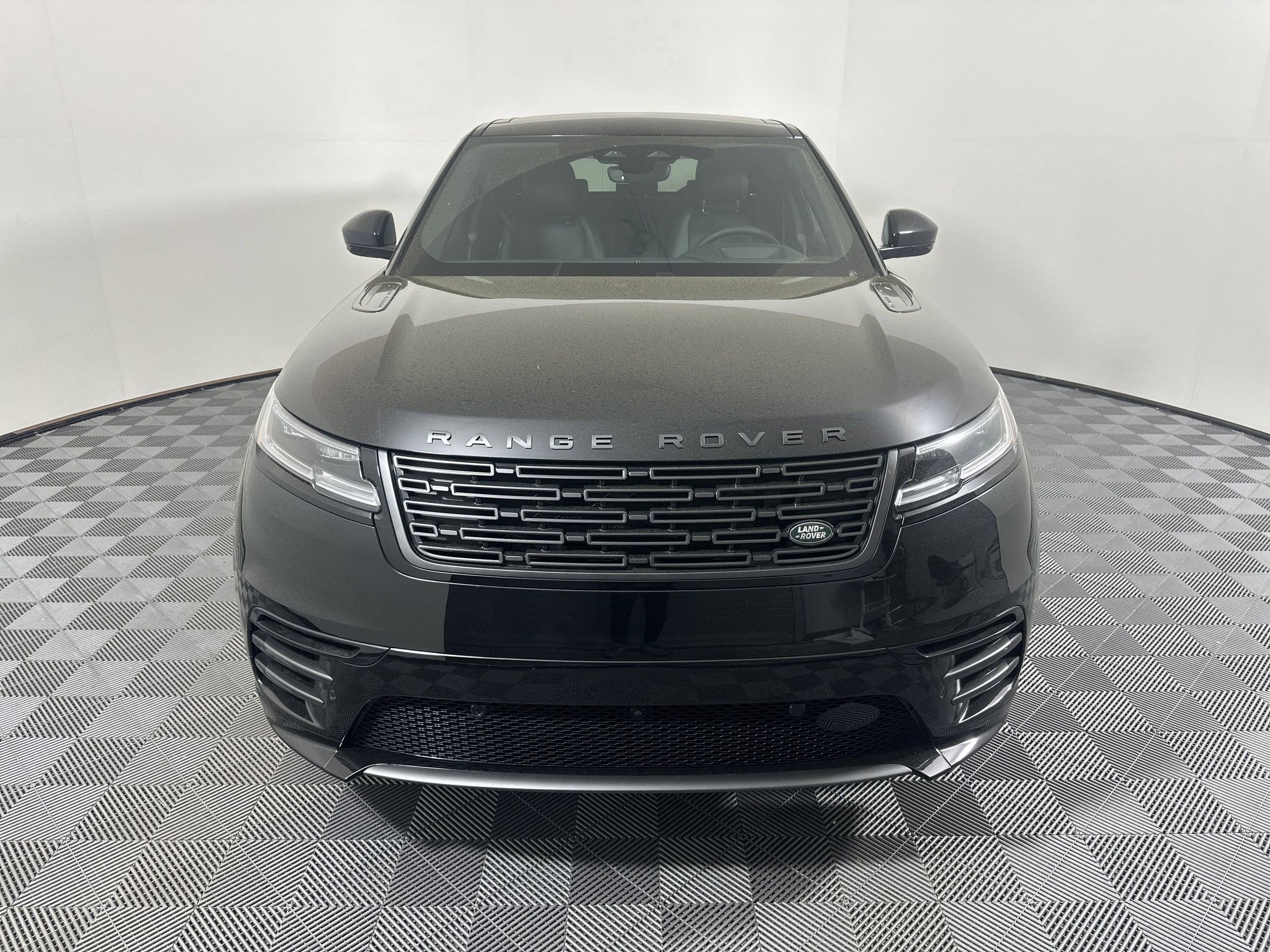 New 2026 Land Rover Range Rover Velar Dynamic SE image 4