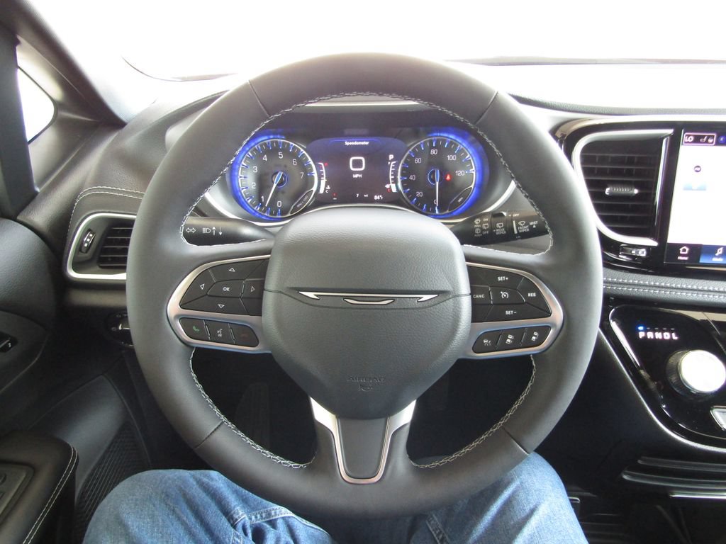 New 2027 Chrysler Pacifica Select FWD image 25