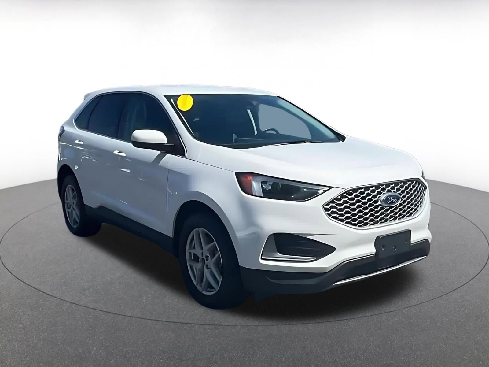 Used 2024 Ford Edge SEL image 3