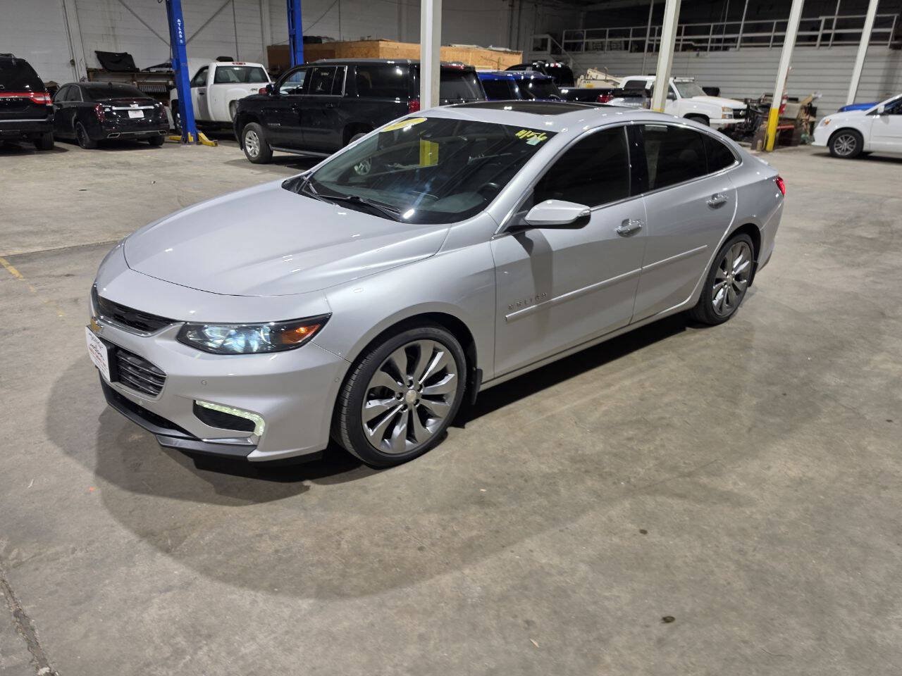 Used 2017 Chevrolet Malibu Premier w/ Premier Sun and Wheel Package FWD image 2