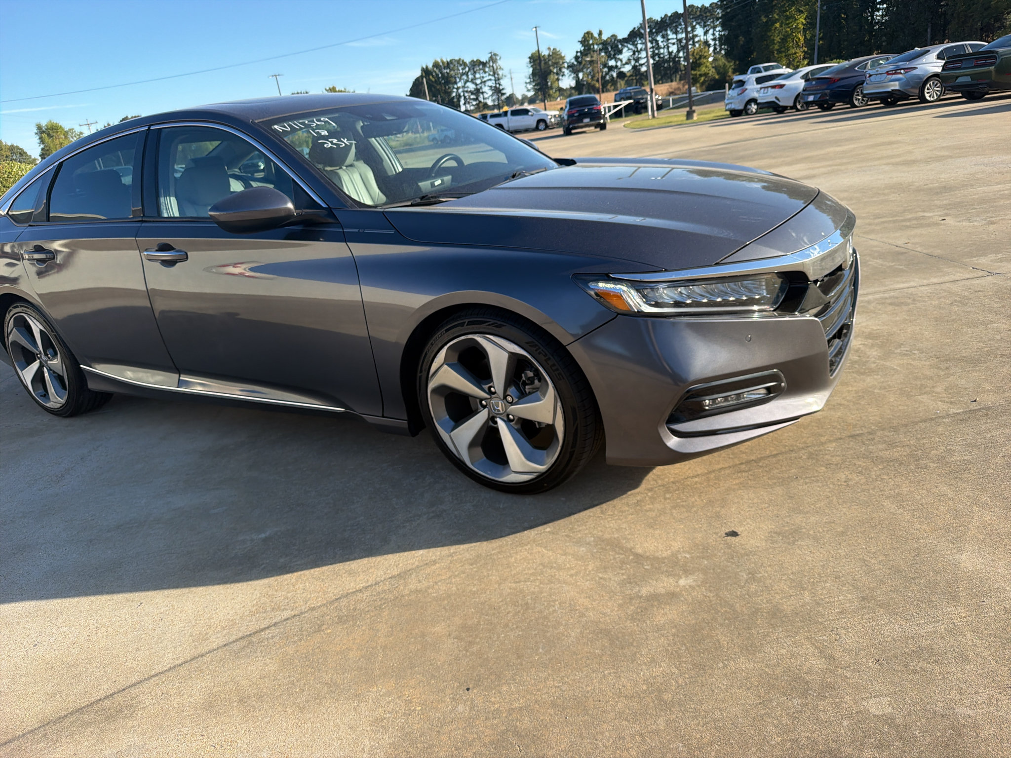 Used 2018 Honda Accord Touring image 3