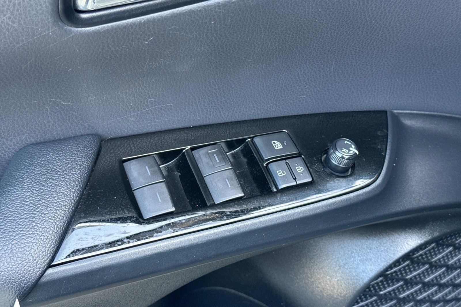 Used 2020 Toyota Prius Prime Limited w/ Carpet Mat Package FWD image 13