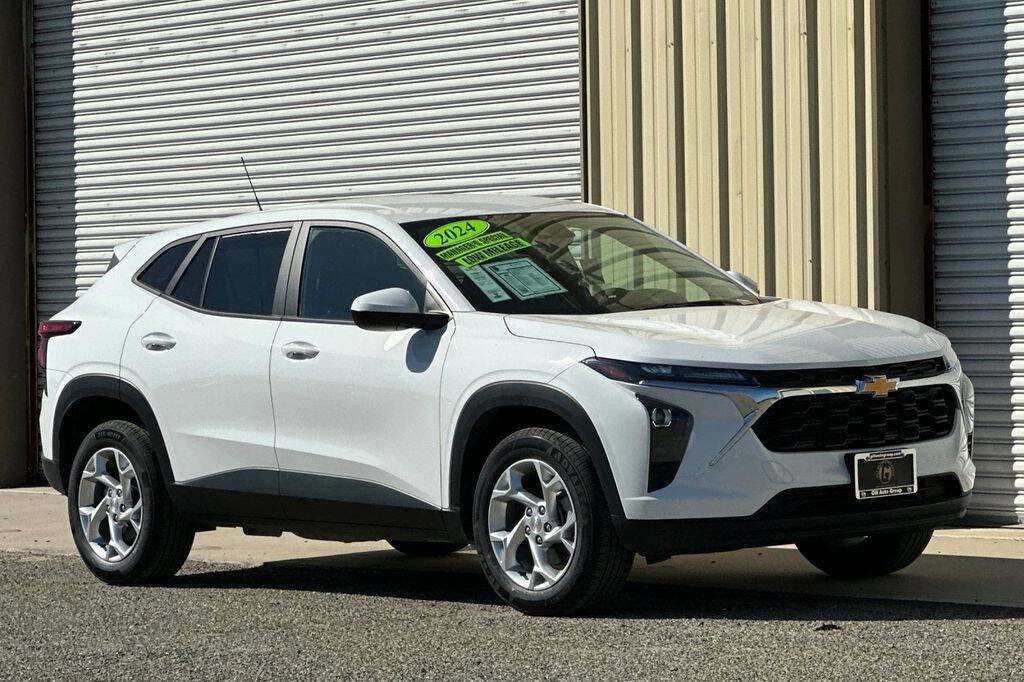 Used 2024 Chevrolet Trax LS w/ LS Convenience Package image 8