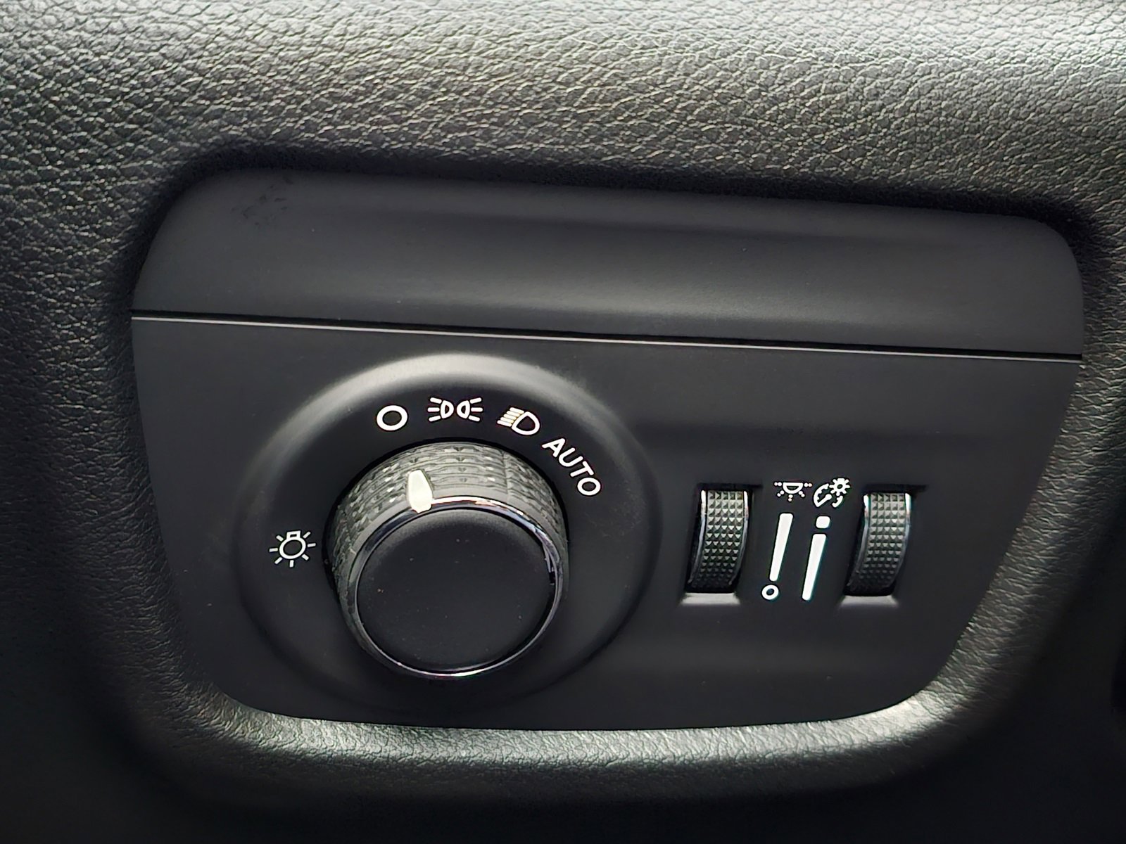 New 2025 Jeep Grand Cherokee L Laredo image 18