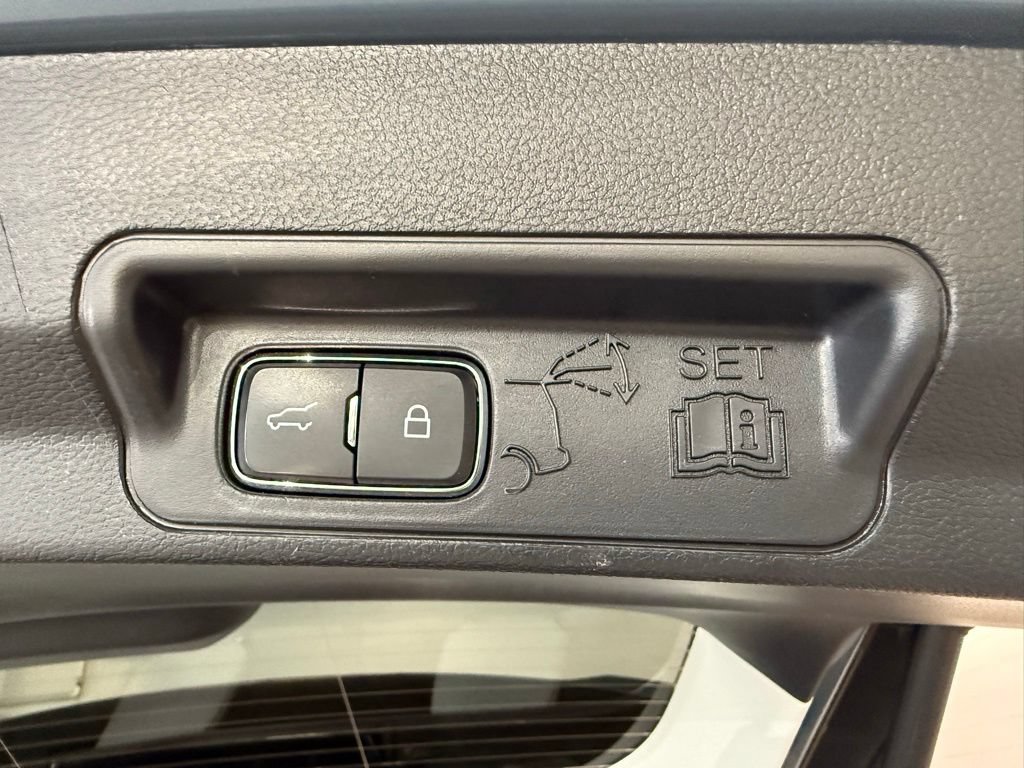 Certified 2025 Ford Explorer Active w/ Active Comfort Package AWD/4WD image 15