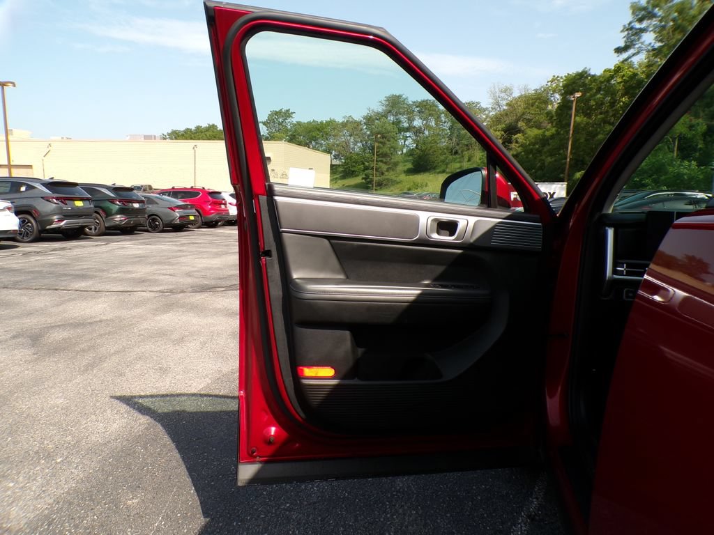 Used 2025 Hyundai Santa Fe SEL AWD/4WD image 25