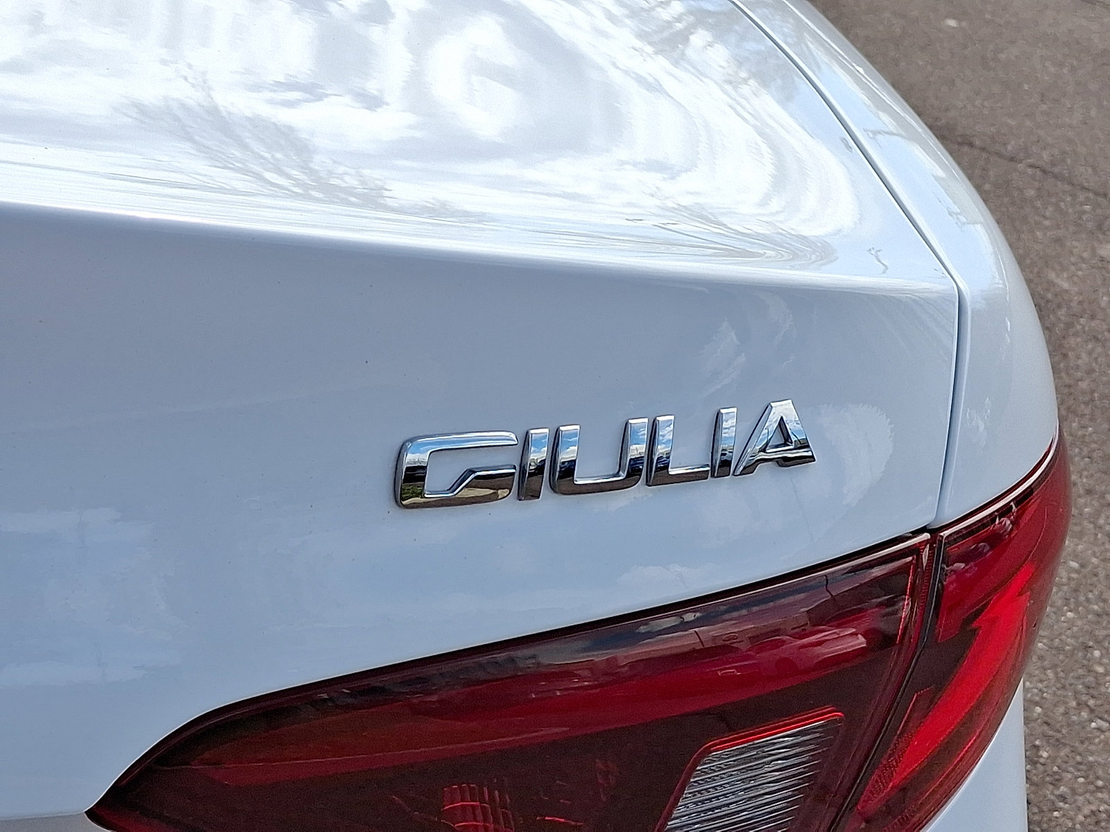 Used 2023 Alfa Romeo Giulia Veloce image 32