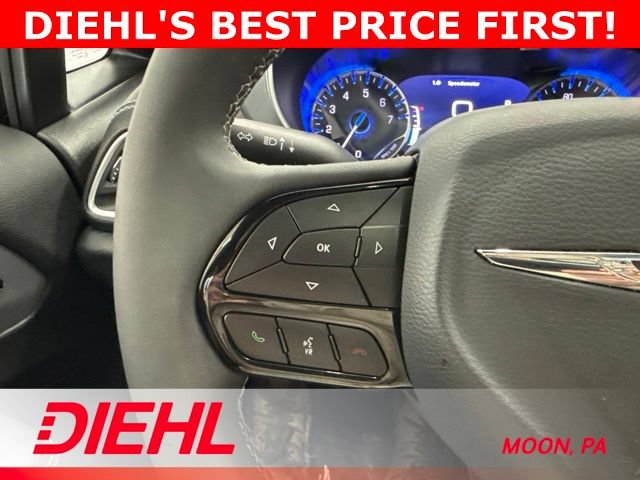 Used 2025 Chrysler Pacifica Limited FWD image 31