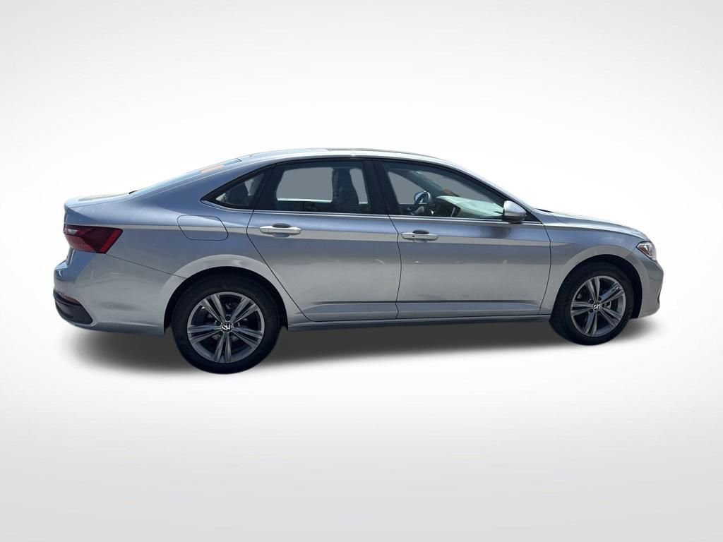 Used 2024 Volkswagen Jetta SE image 17