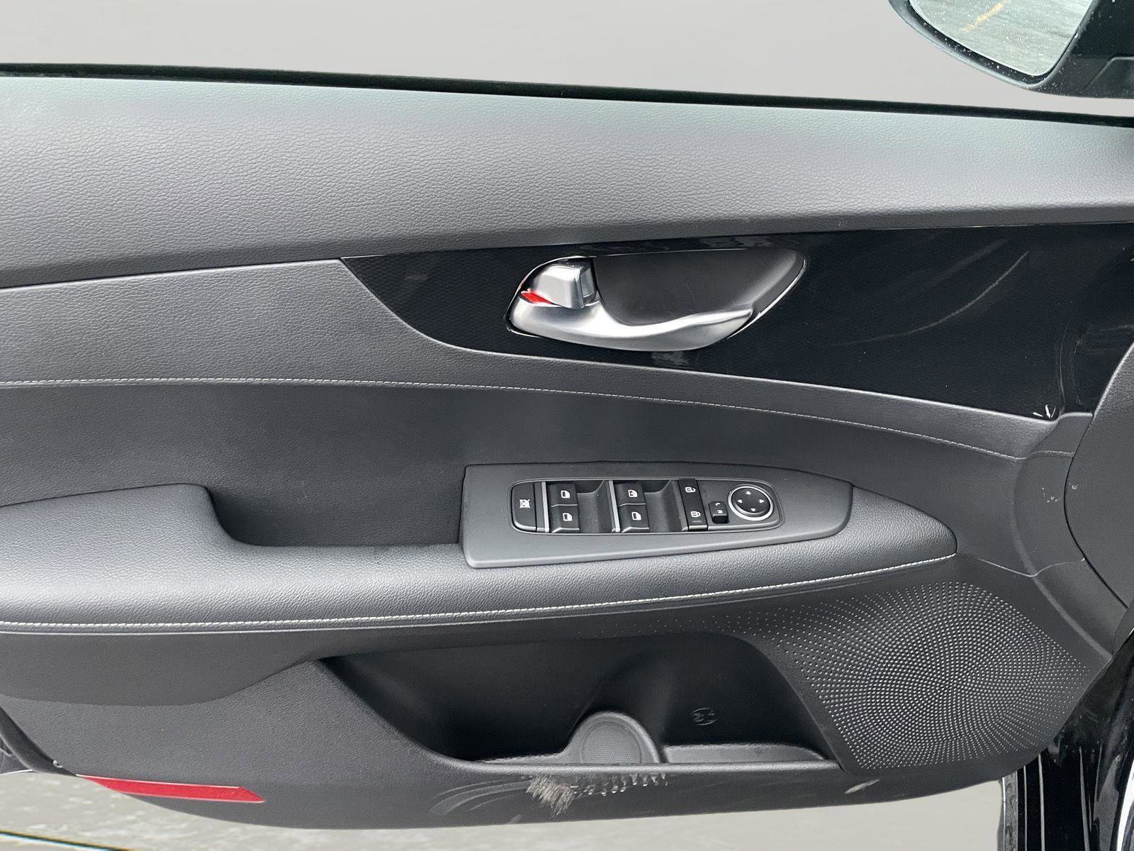 Used 2023 Kia Forte GT-Line w/ GT-Line Technology Package image 21