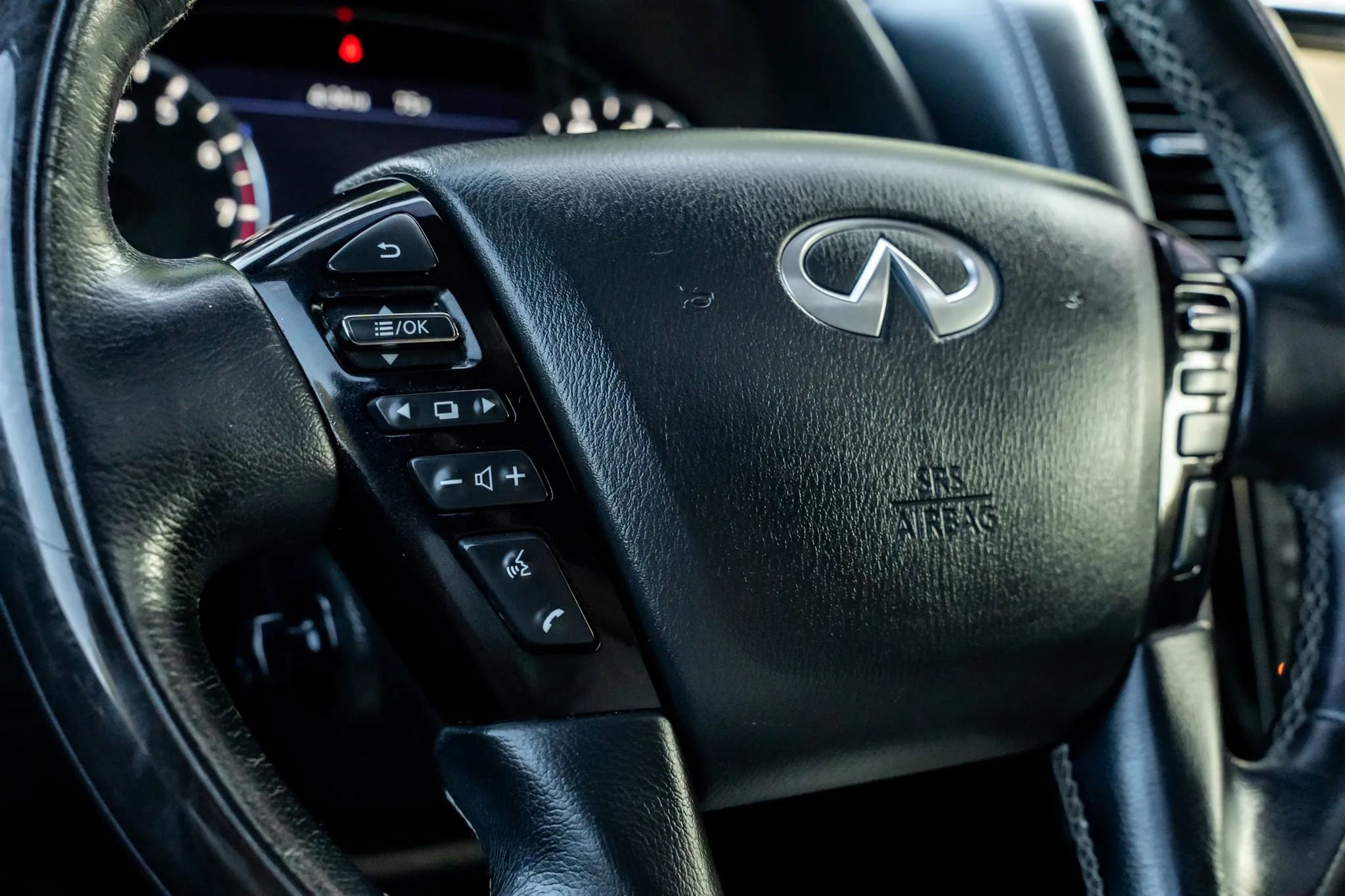 Used 2021 INFINITI QX80 Luxe w/ Cargo Package image 31