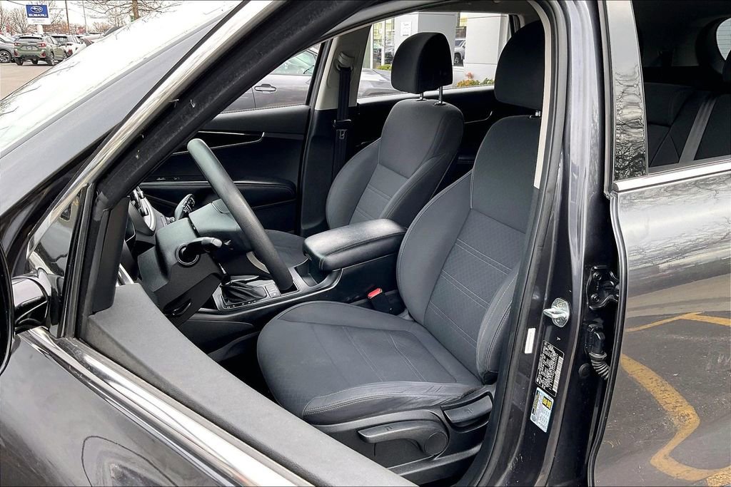 Used 2017 Kia Sorento LX image 28