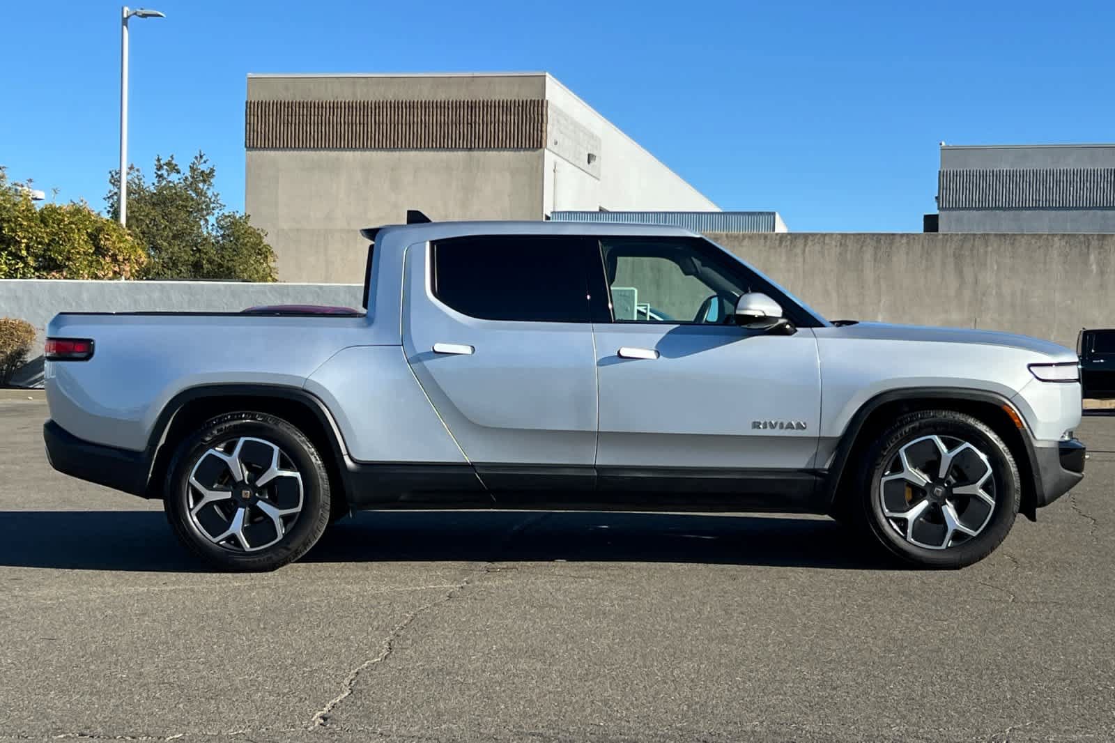 Used 2022 Rivian R1T Adventure AWD/4WD image 6