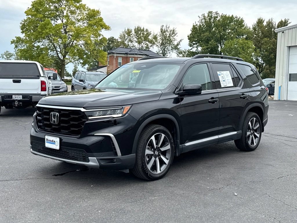 Certified 2025 Honda Pilot Touring image 3