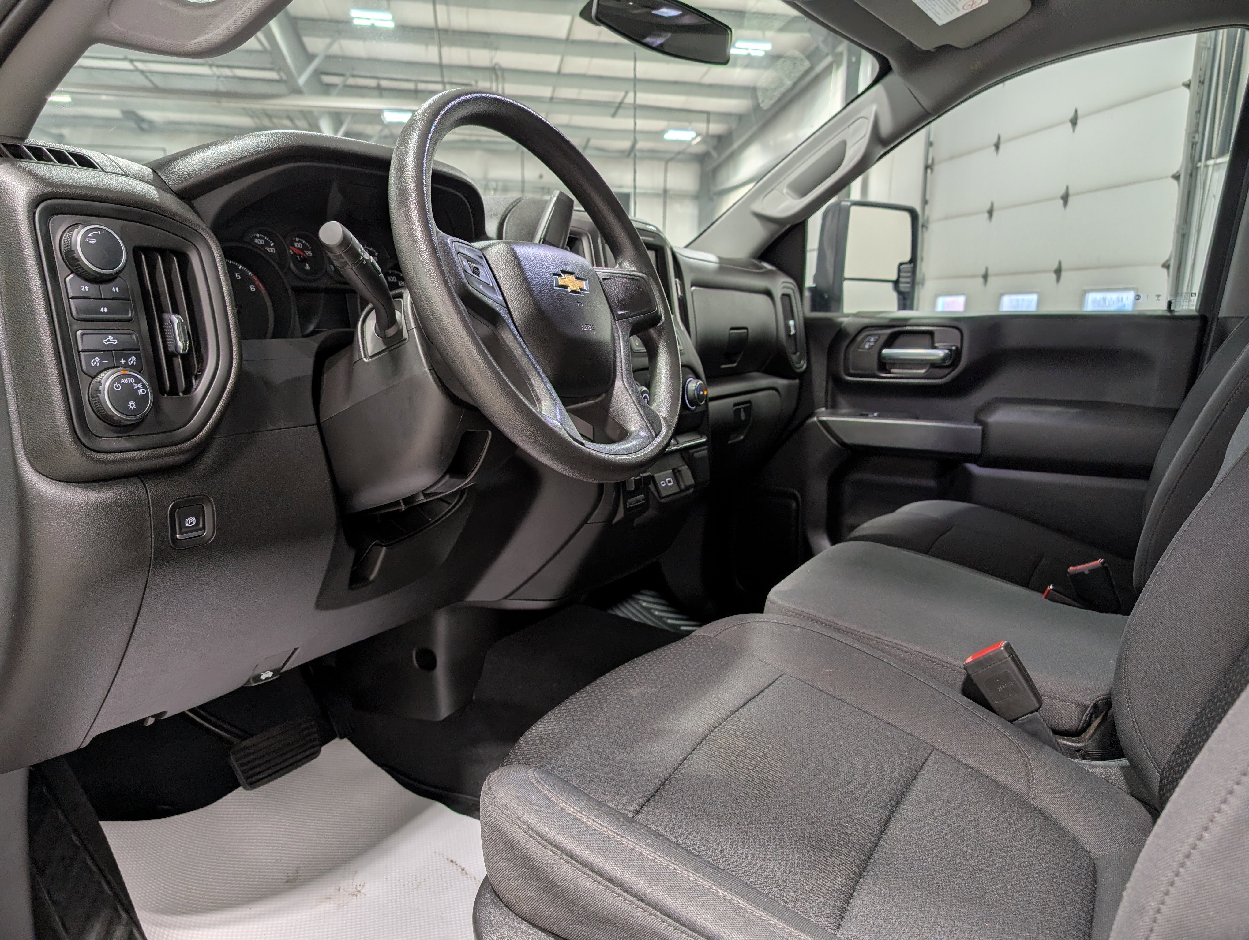 Used 2022 Chevrolet Silverado 2500 Custom image 17