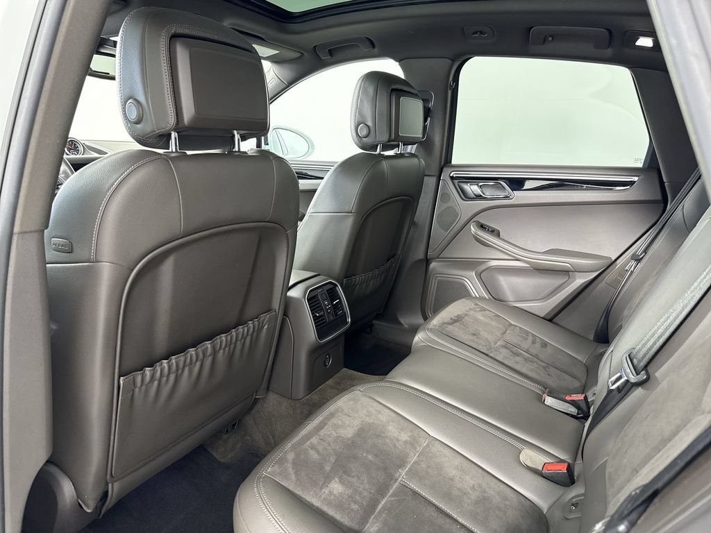 Certified 2017 Porsche Macan AWD/4WD image 26