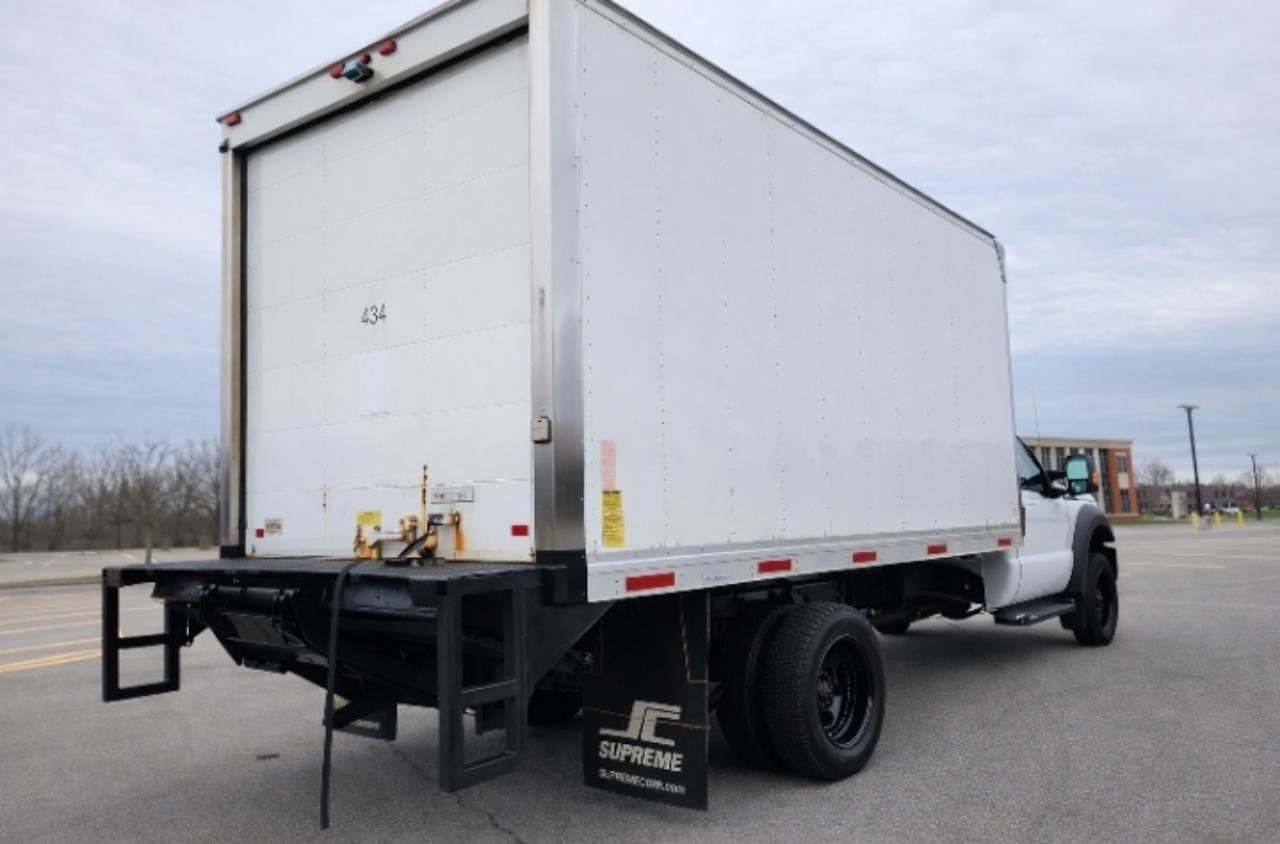 Used 2015 Ford F550 2WD Regular Cab Super Duty image 4