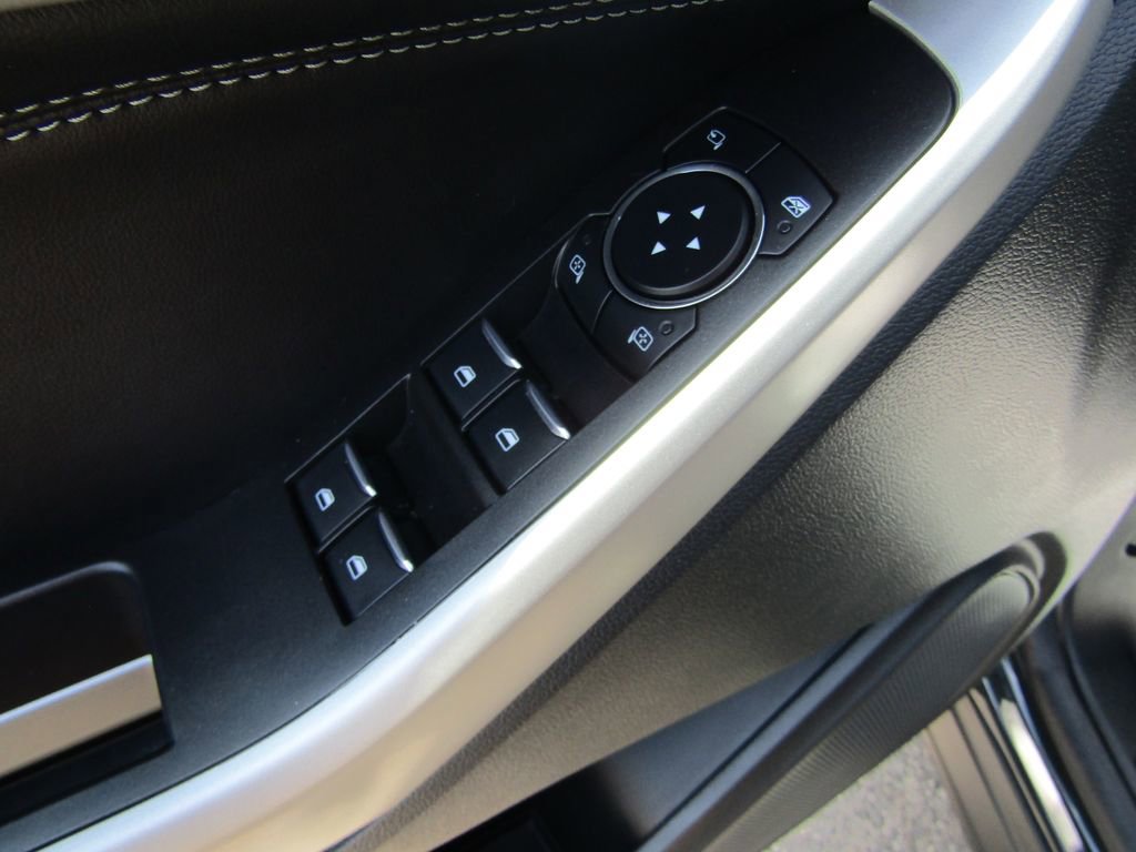 Used 2024 Ford Explorer XLT w/ Equipment Group 202A AWD/4WD image 18