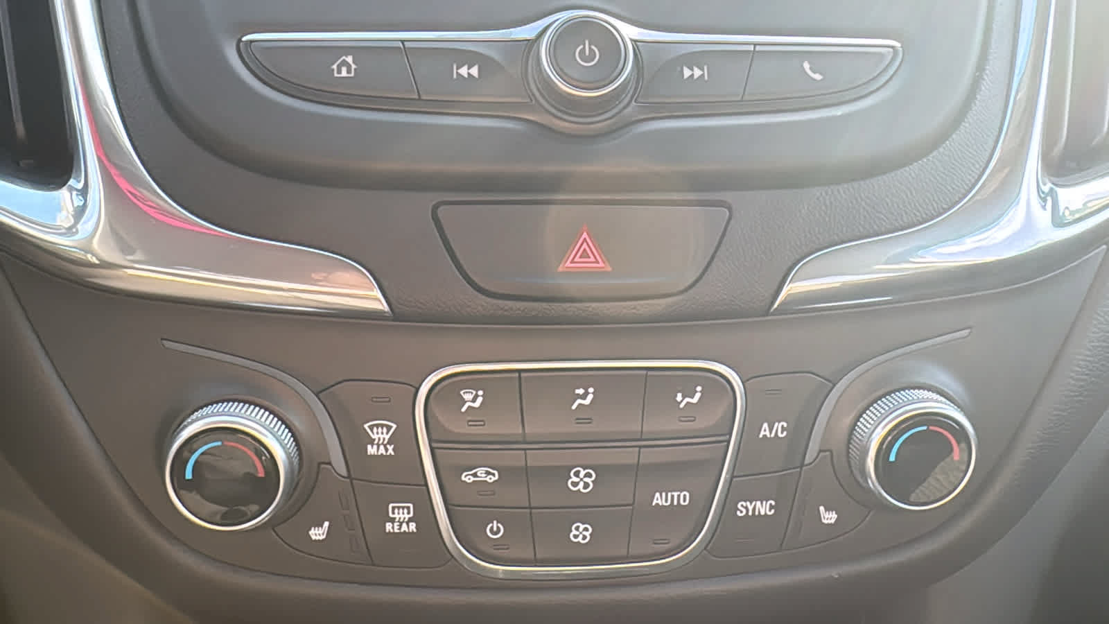 Certified 2019 Chevrolet Equinox LT AWD/4WD image 17