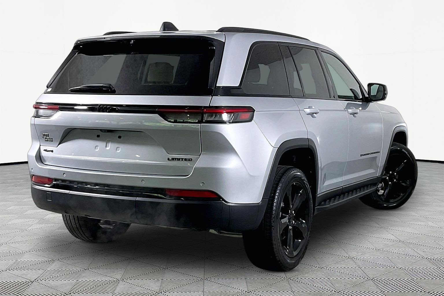 Used 2024 Jeep Grand Cherokee Limited w/ Luxury Tech Group II AWD/4WD image 8