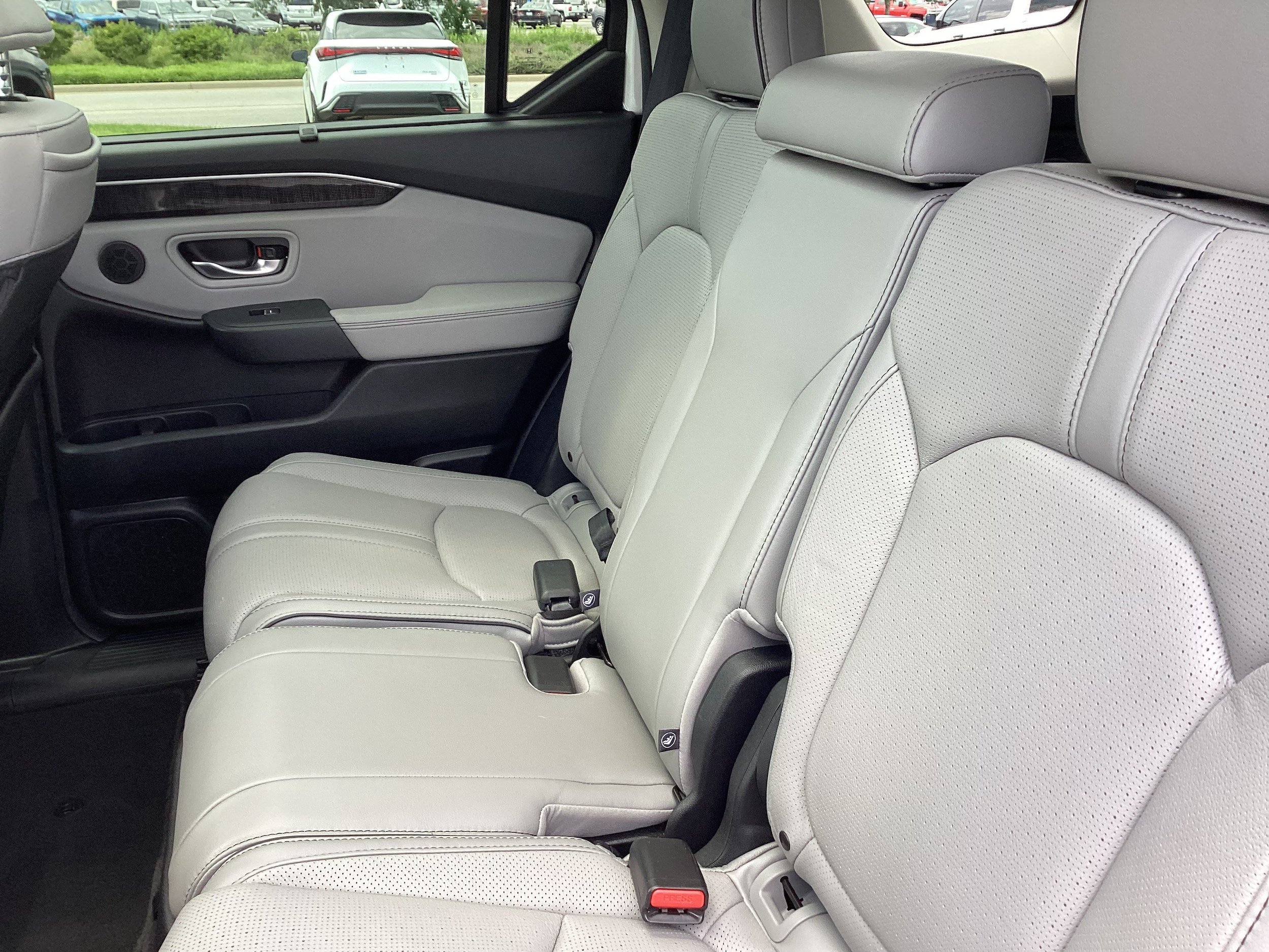 Used 2025 Honda Pilot Elite image 13