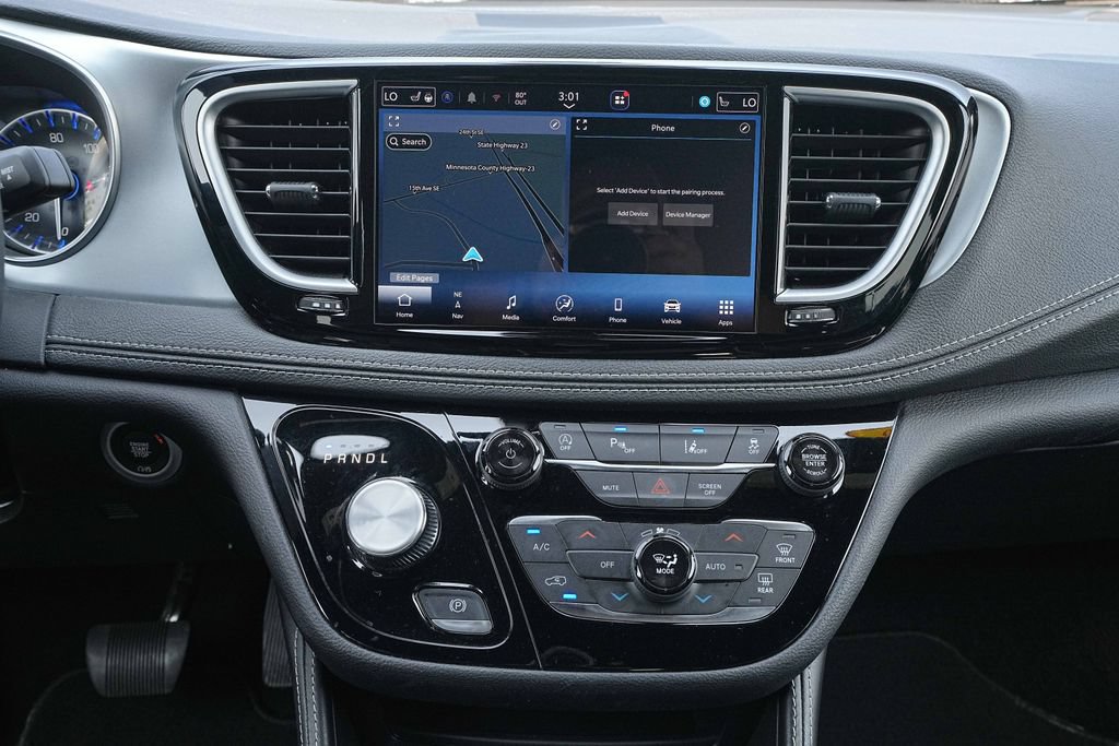 Used 2025 Chrysler Pacifica Limited FWD image 29