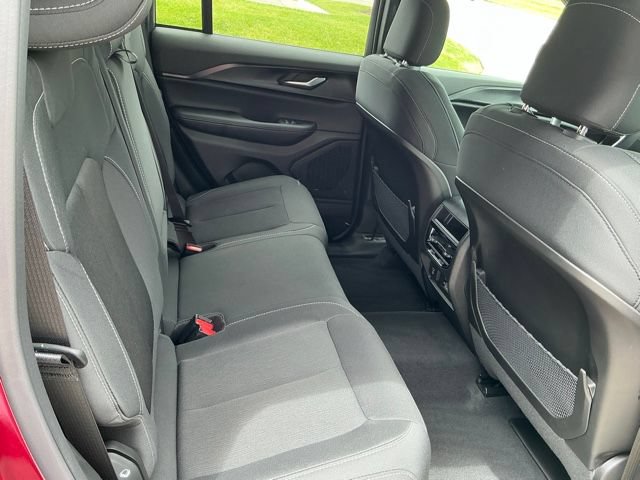 Used 2026 Jeep Grand Cherokee Laredo X AWD/4WD image 17