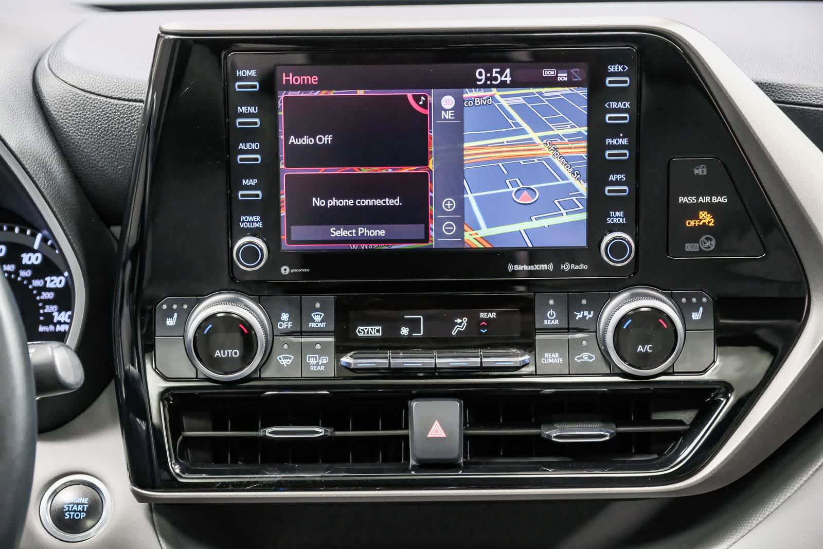 Used 2020 Toyota Highlander XLE AWD/4WD image 16