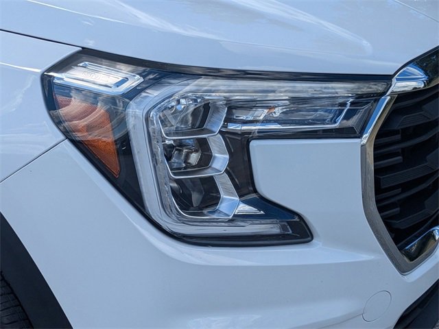 Used 2023 GMC Terrain SLE w/ Driver Convenience Package image 9