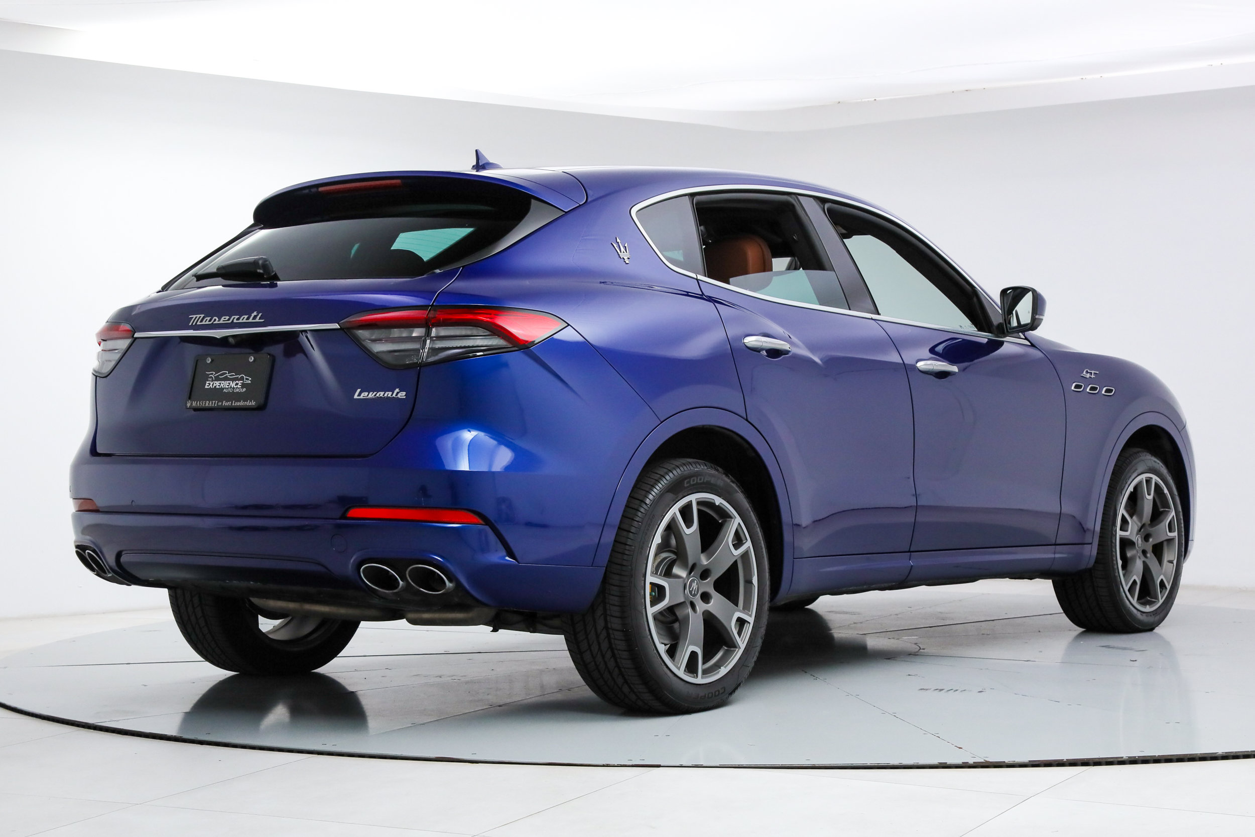Certified 2023 Maserati Levante GT AWD/4WD image 5