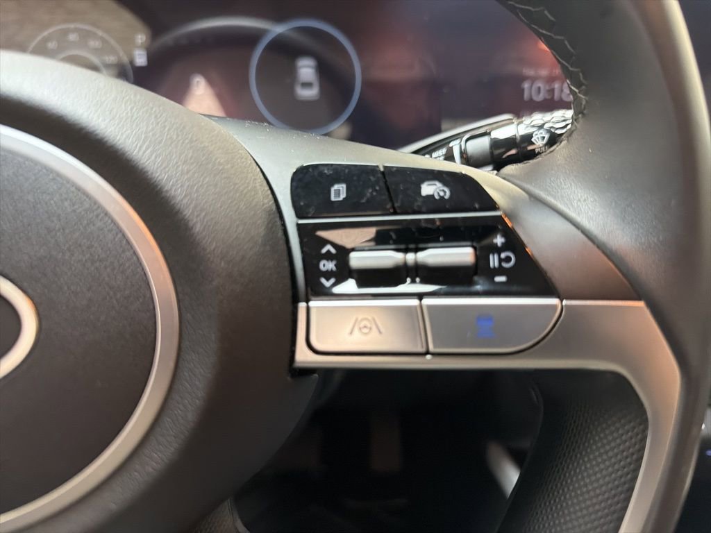 Used 2025 Hyundai Elantra Limited FWD image 18