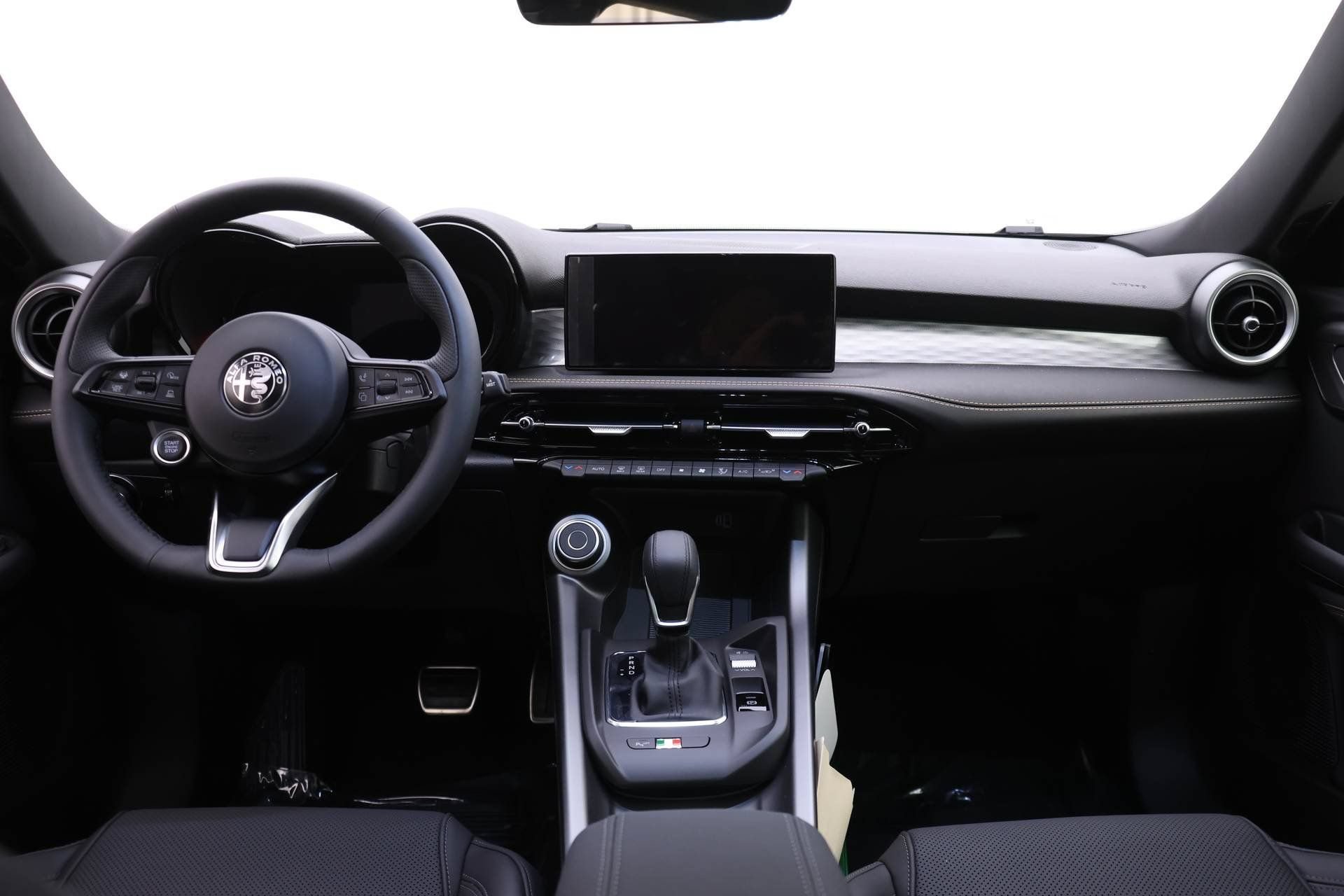 New 2025 Alfa Romeo Tonale w/ Premium Package AWD/4WD image 8