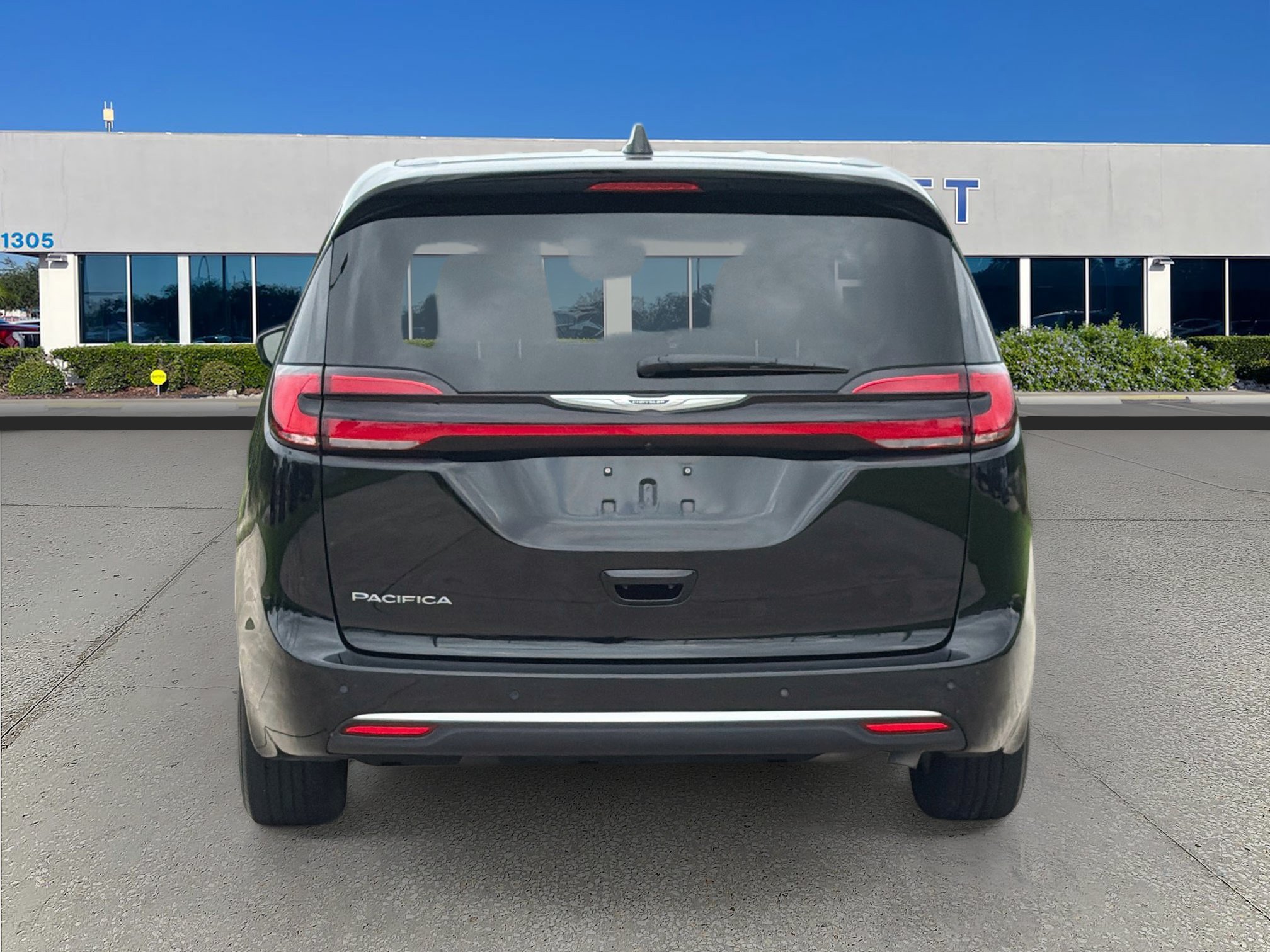 Used 2025 Chrysler Pacifica Select FWD image 6