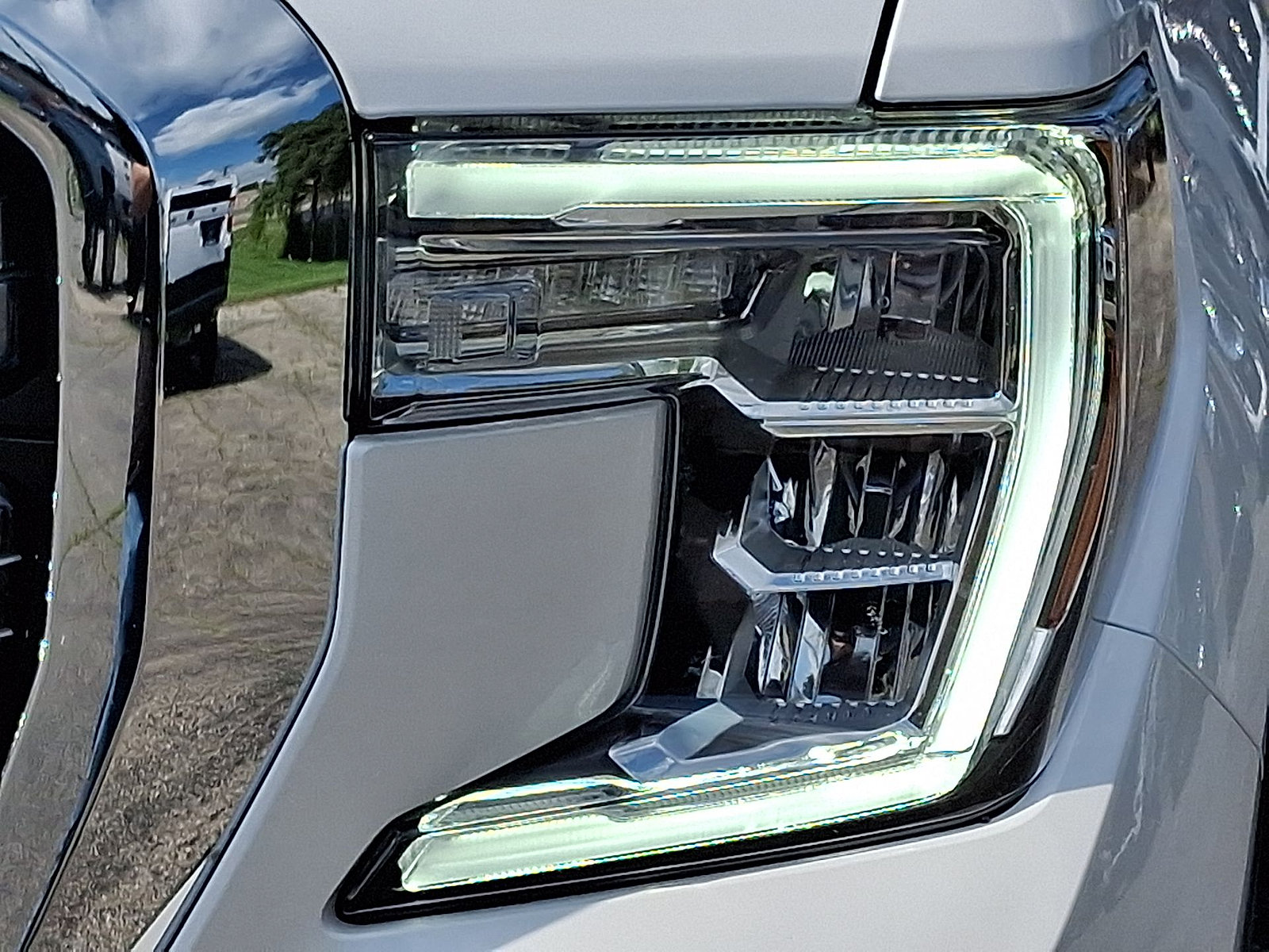 Used 2021 GMC Sierra 1500 SLT w/ SLT Premium Plus Package AWD/4WD image 28