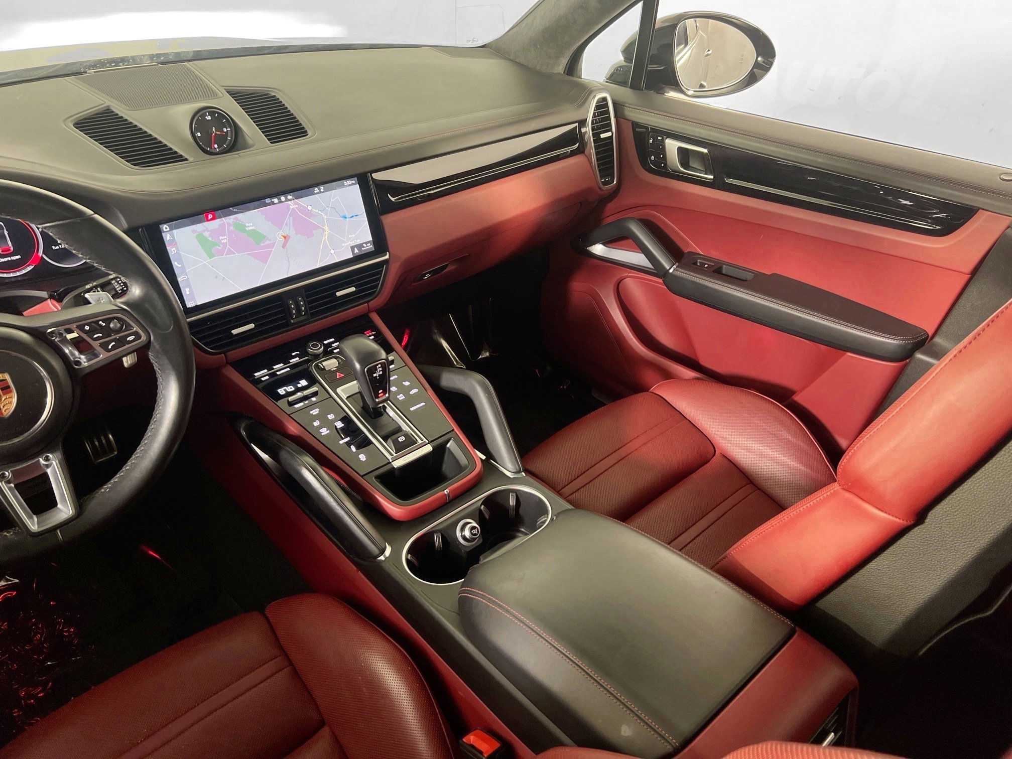 Used 2020 Porsche Cayenne Turbo image 23