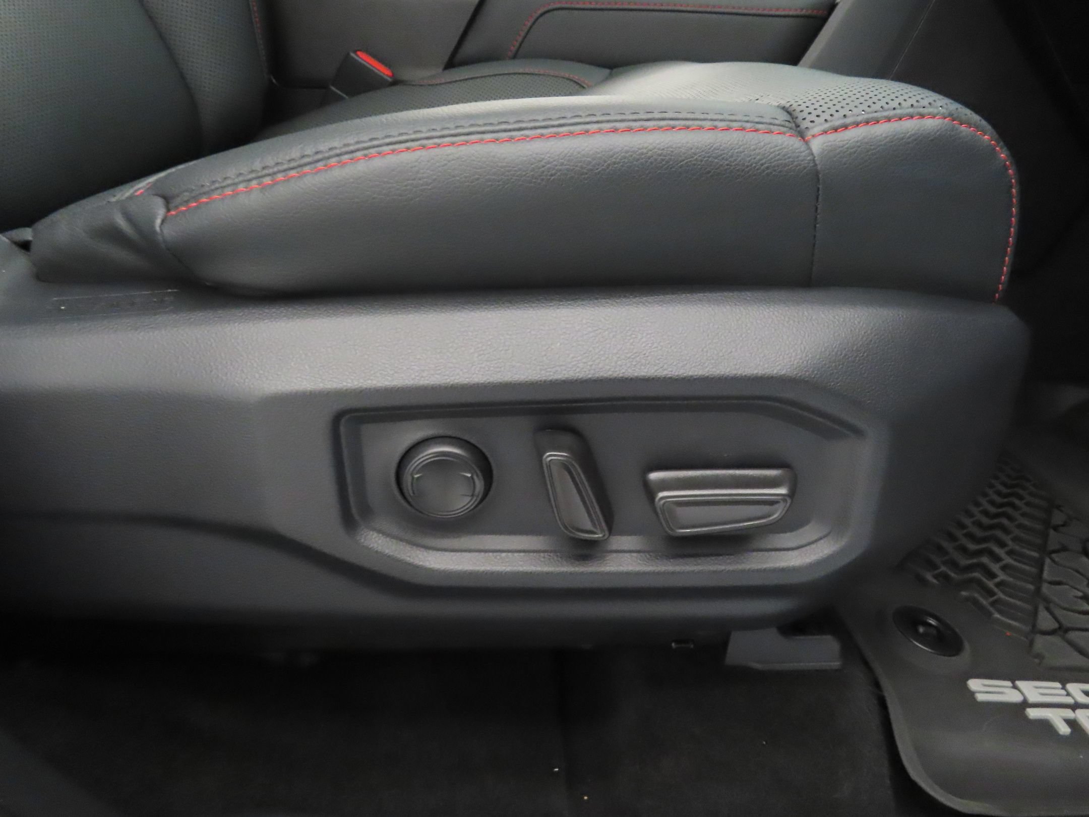 Used 2025 Toyota Sequoia TRD Pro AWD/4WD image 29