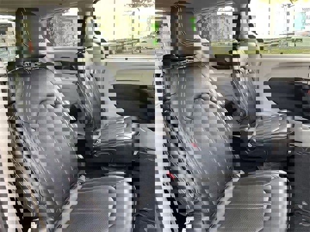 Used 2024 Chrysler Pacifica Touring-L image 26