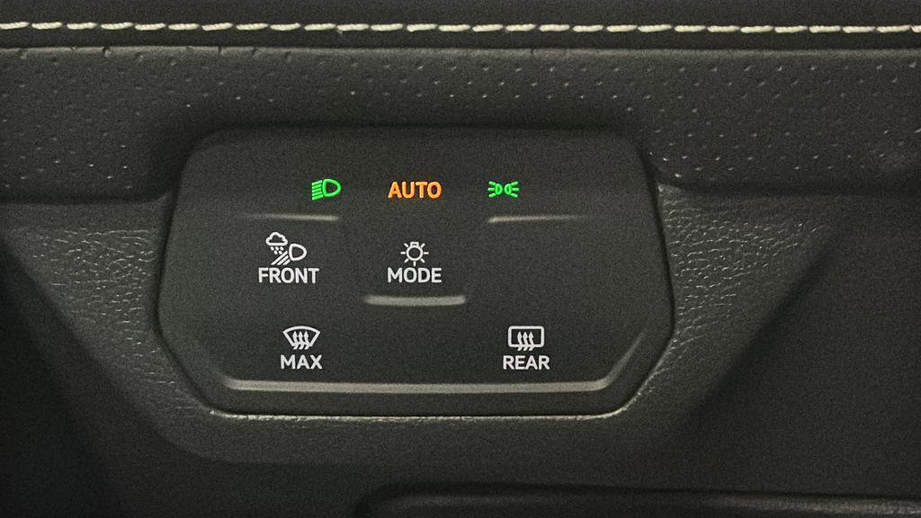 Used 2025 Volkswagen Atlas SE image 18