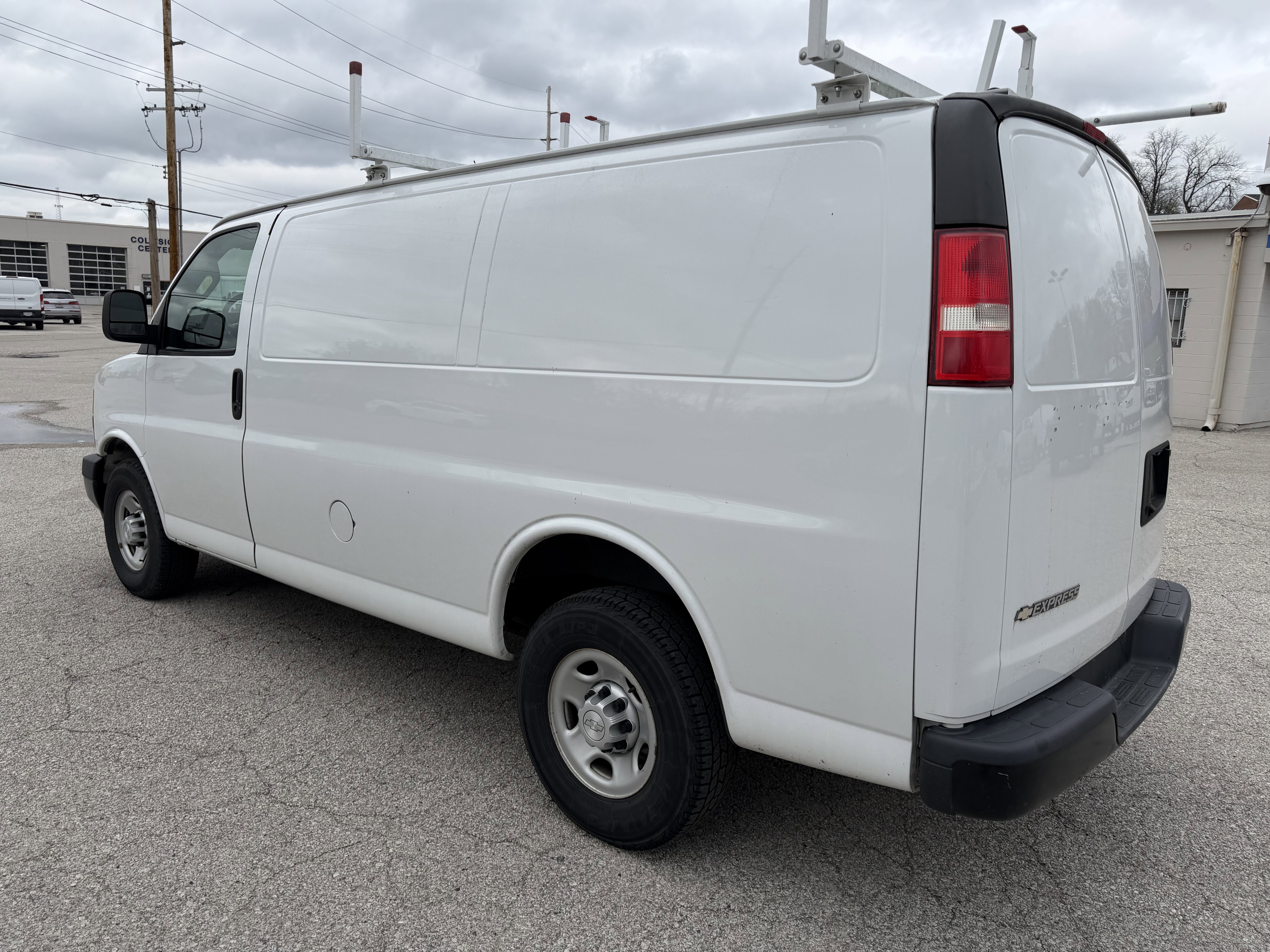 Used 2018 Chevrolet Express 2500 w/ Driver Convenience Package image 5