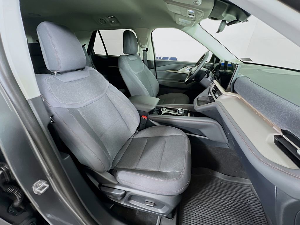Used 2025 Ford Explorer Active image 33
