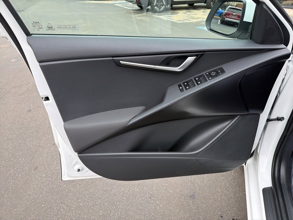 Certified 2025 Kia Niro LX image 29