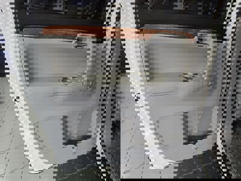 Used 2010 Saturn Outlook XR image 10