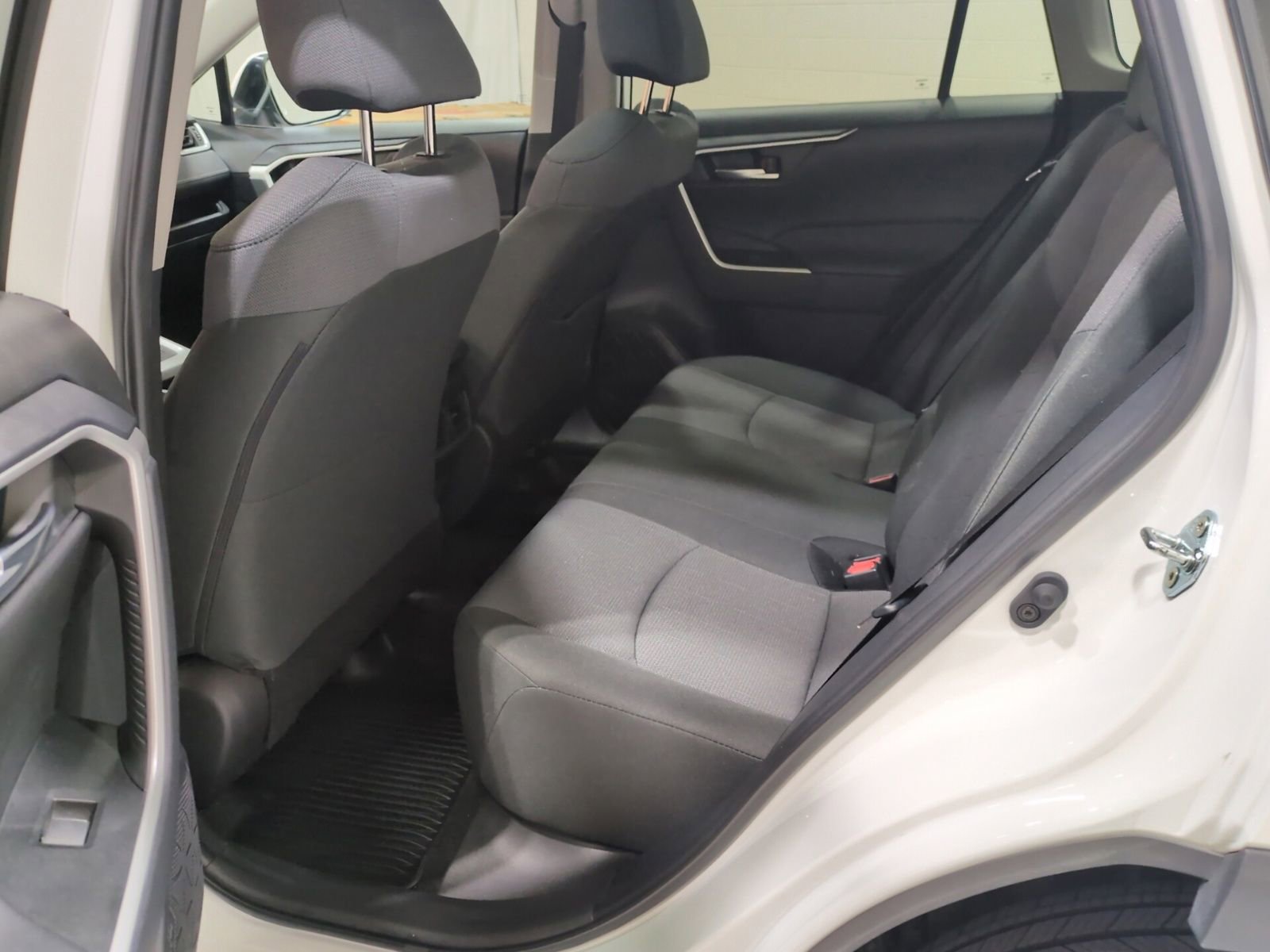 Used 2025 Toyota RAV4 XLE w/ Convenience Package AWD/4WD image 15