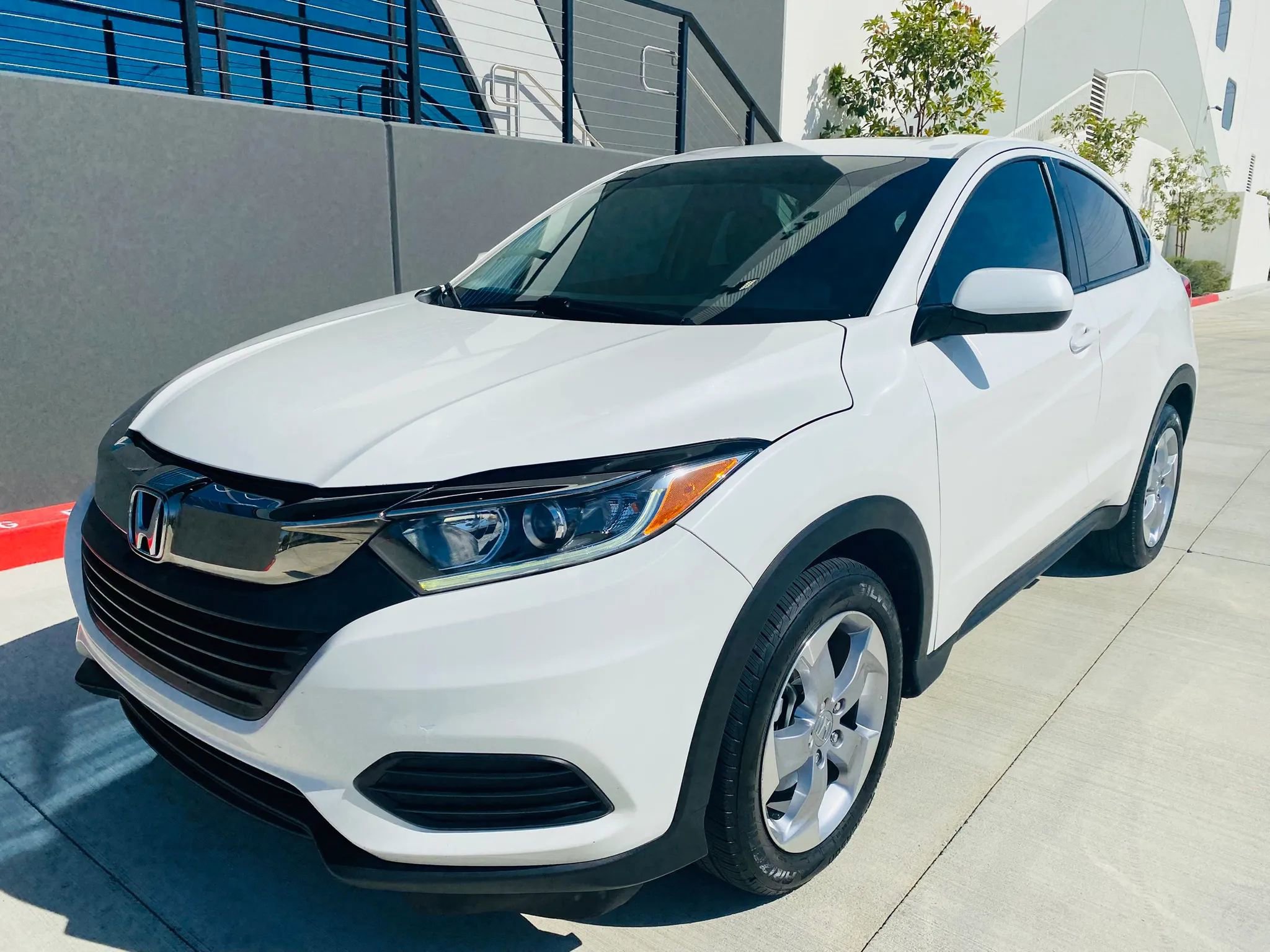 Used 2022 Honda HR-V LX image 1