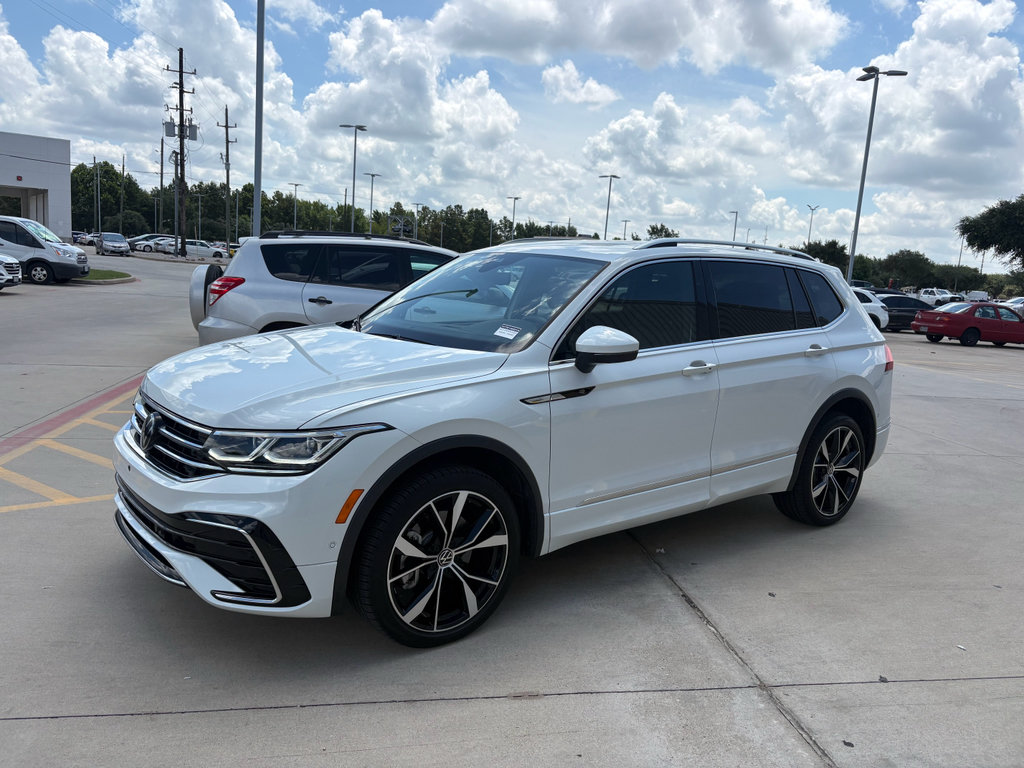 Used 2024 Volkswagen Tiguan SEL R-Line AWD/4WD image 4