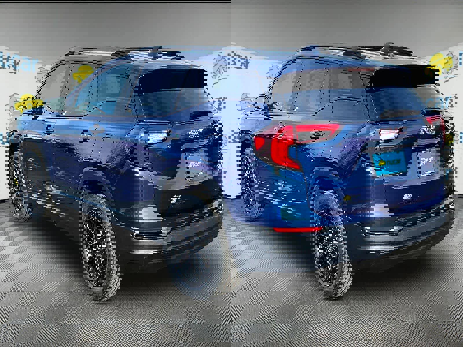 Used 2022 GMC Terrain SLE w/ Driver Convenience Package image 4