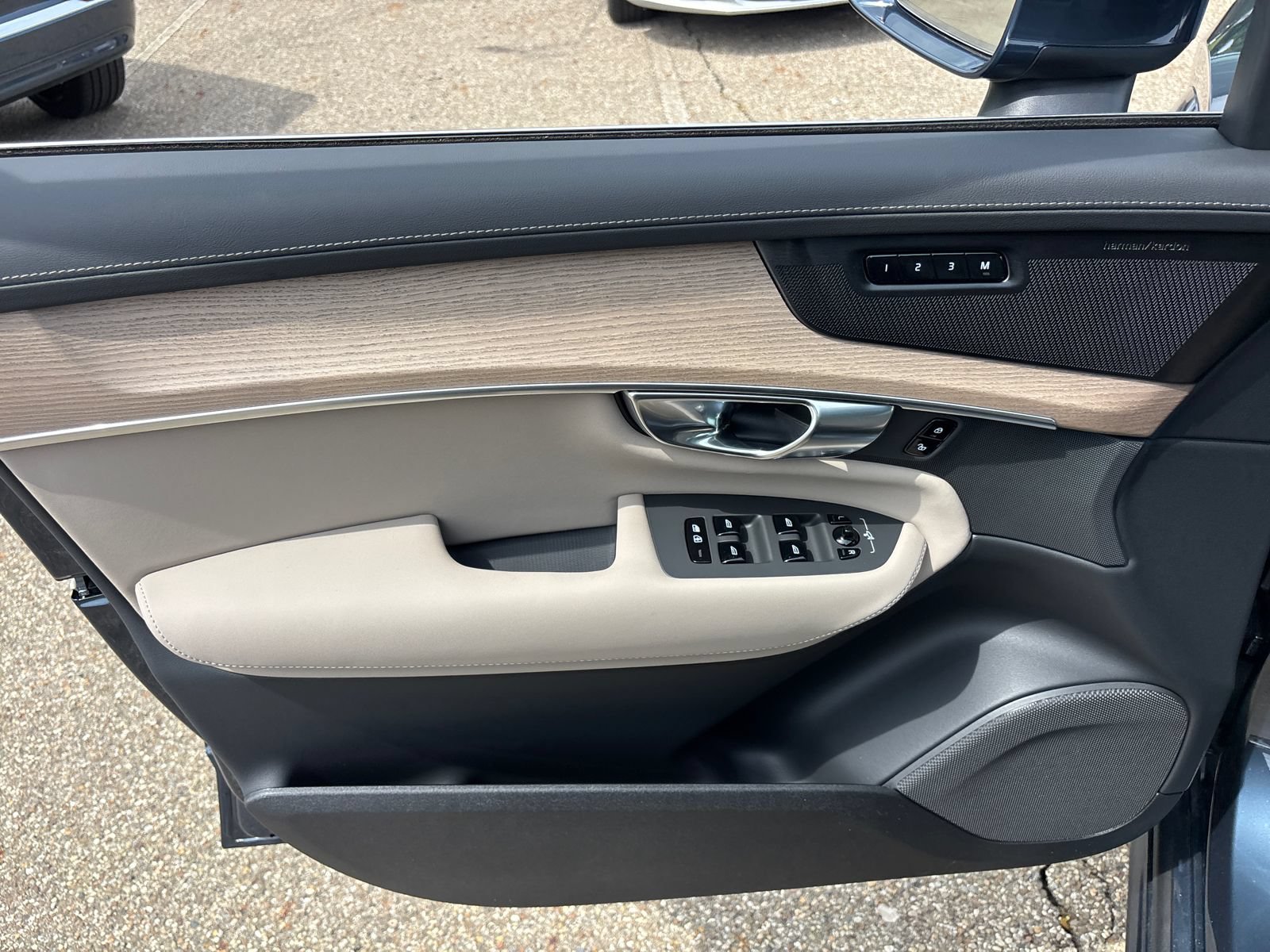 New 2026 Volvo XC90 B6 Plus w/ Protection Package Premier AWD/4WD image 11
